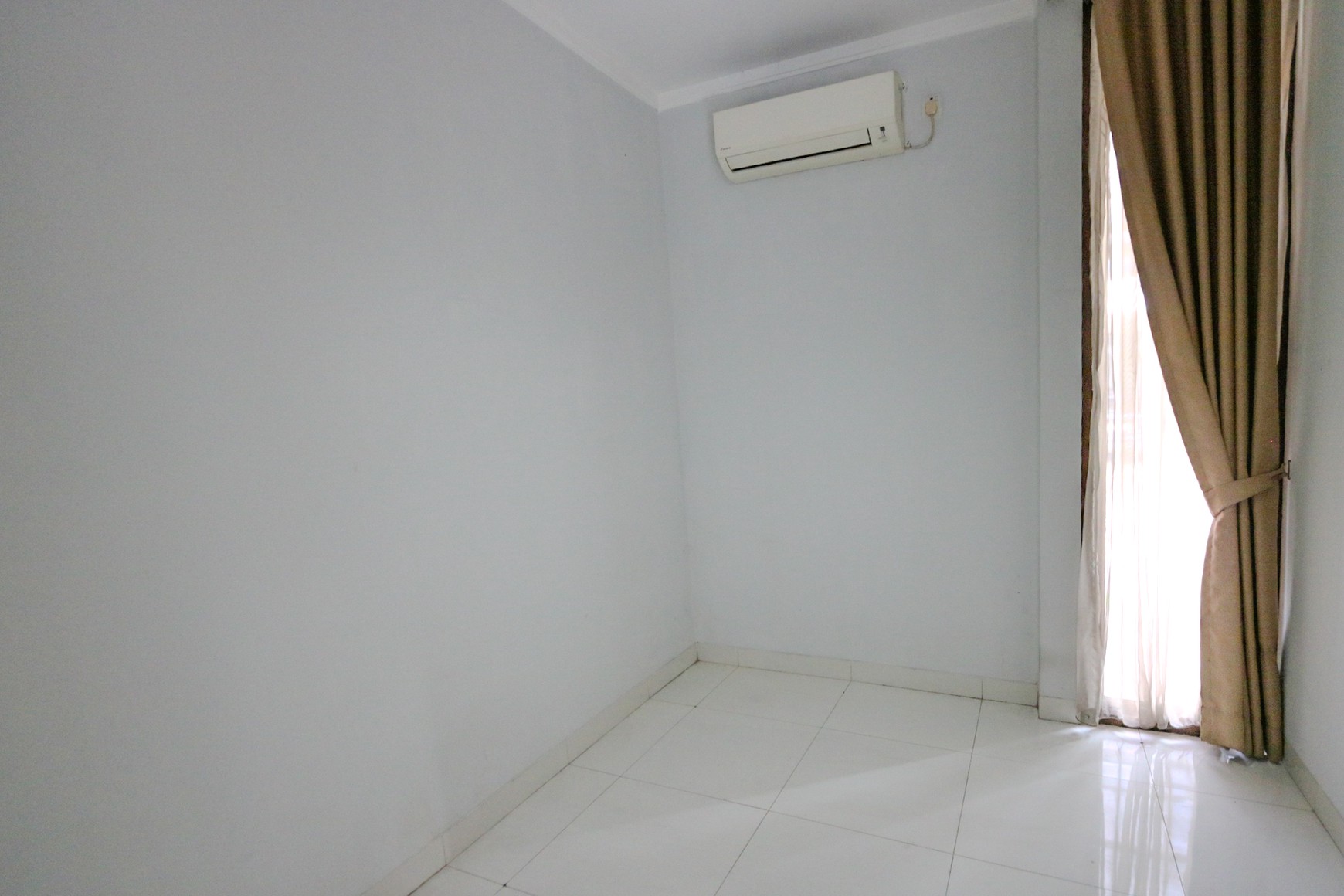 RUMAH NYAMAN CLUSTER ASRI DISCOVERY LUMINA BINTARO, AKSES MUDAH KE BSD, GADING SERPONG.