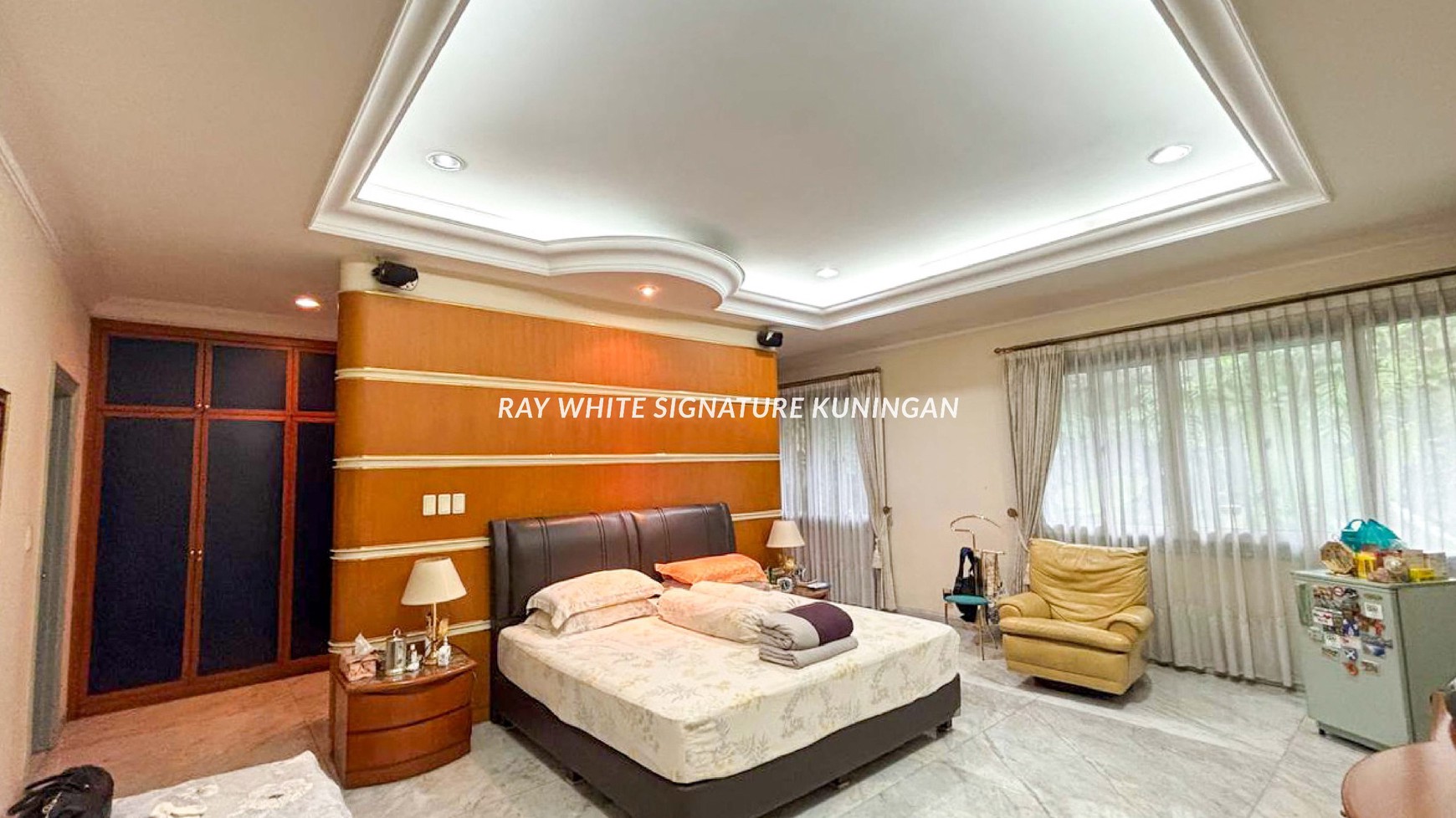 Dijual Rumah Mewah 2 Lantai di Pasar Minggu