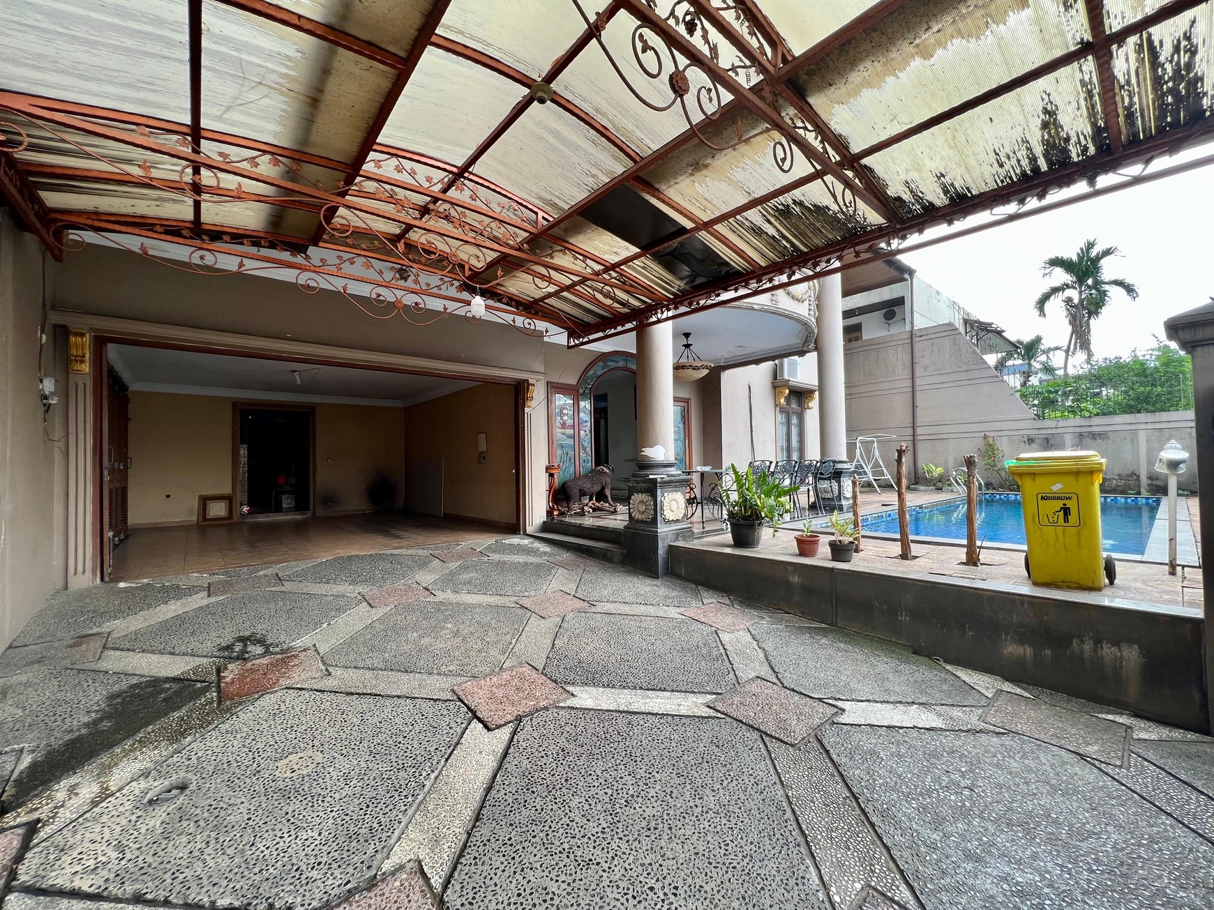 Rumah dijual nyaman, lokasi strategis di Cipete Jaksel