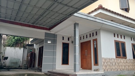Rumah dilingkungan tenang dan strategis dekat dengan stasiun dan Kampus UI
