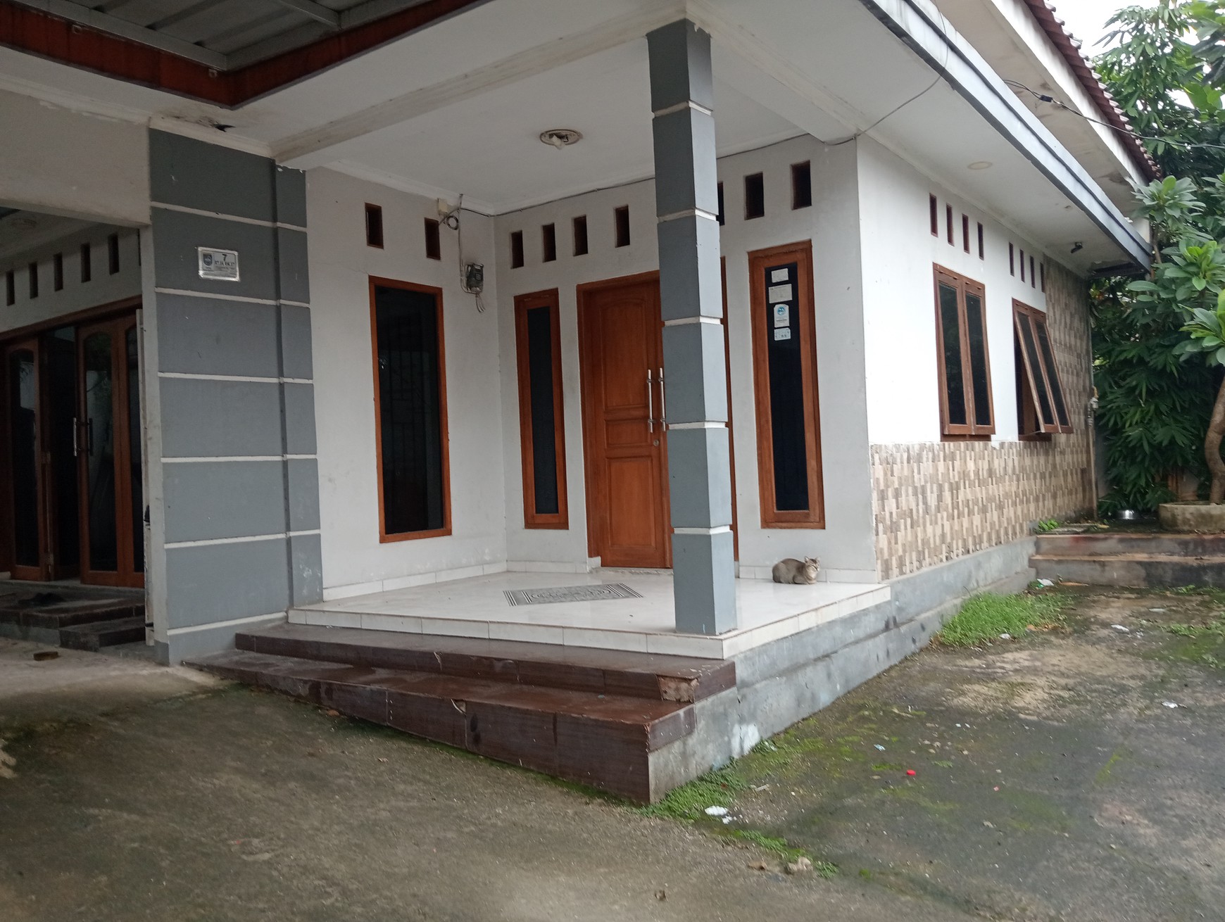 Rumah dilingkungan tenang dan strategis dekat dengan stasiun dan Kampus UI