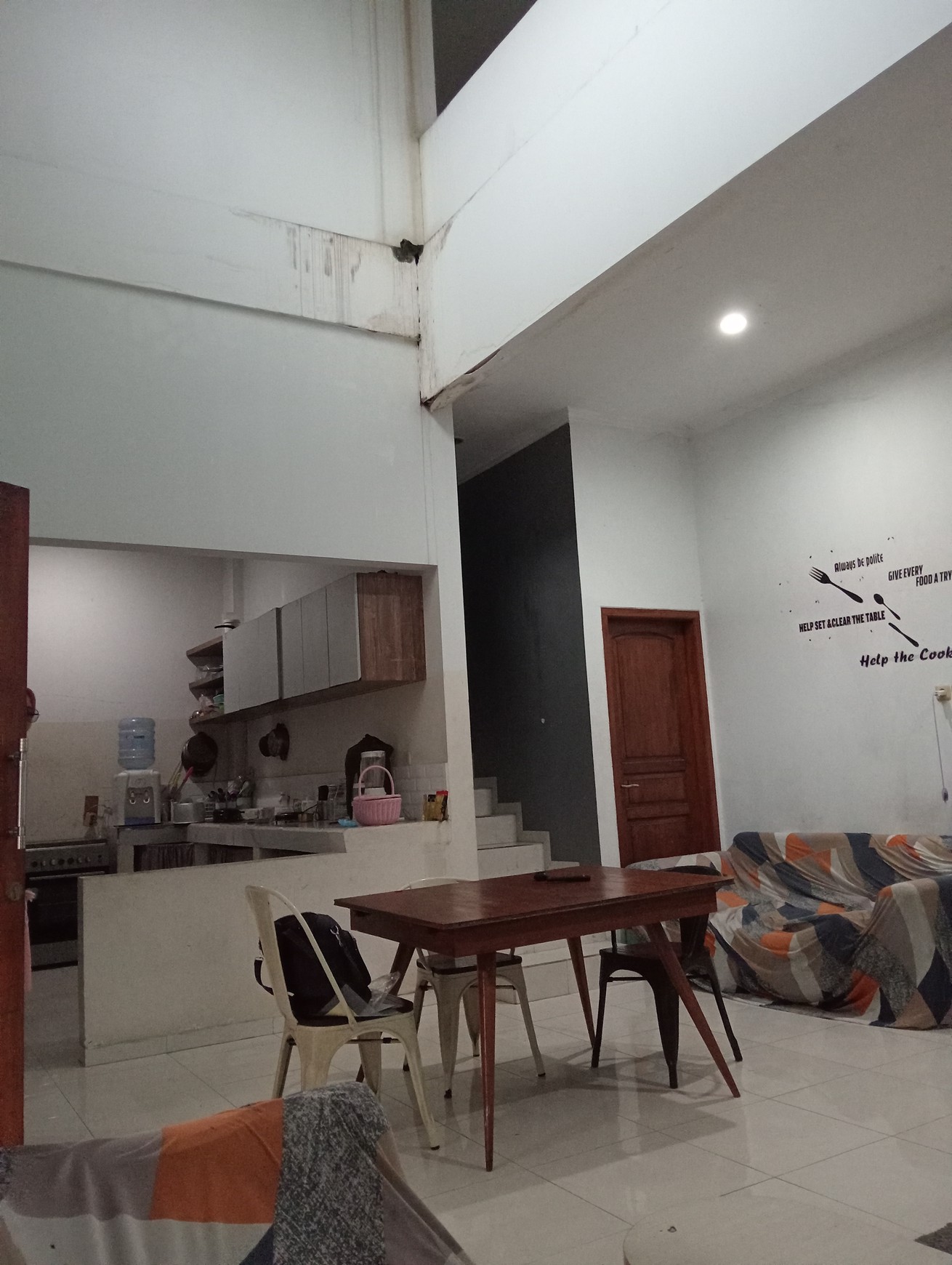 Rumah dilingkungan tenang dan strategis dekat dengan stasiun dan Kampus UI