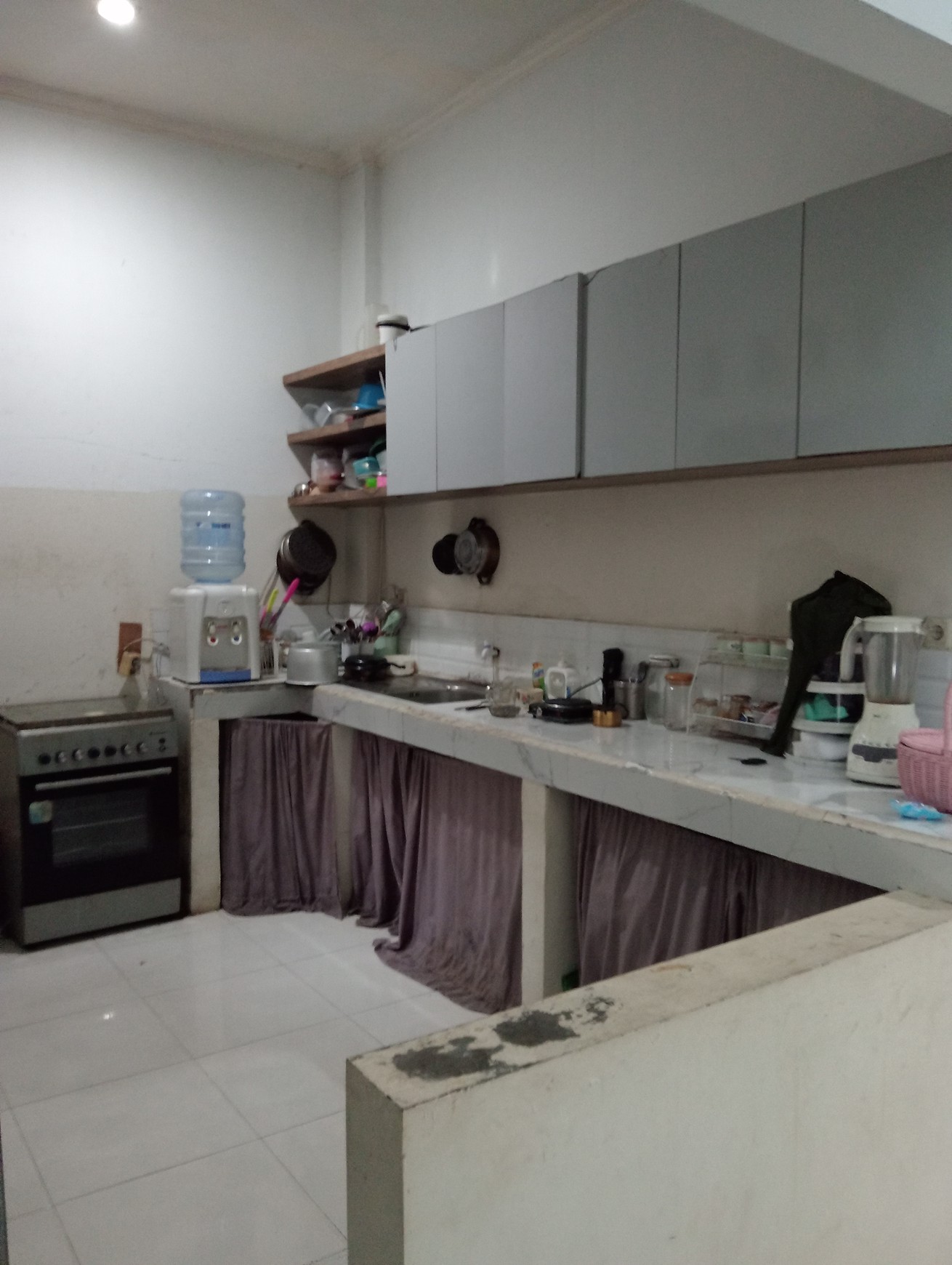 Rumah dilingkungan tenang dan strategis dekat dengan stasiun dan Kampus UI