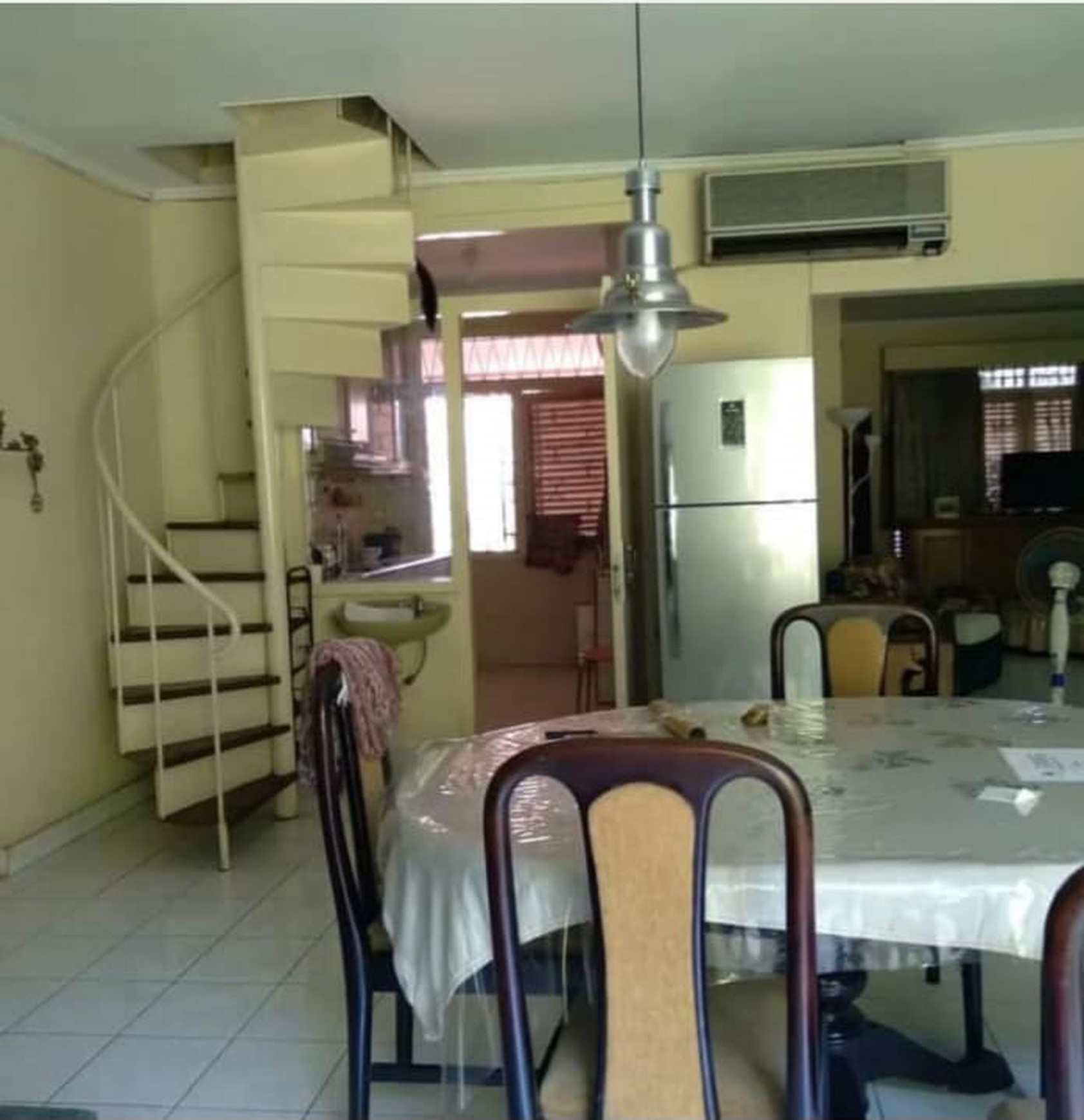 Di Jual Rumah Siap Huni lokasi di komplek PLN Senayan Jakarta Selatan