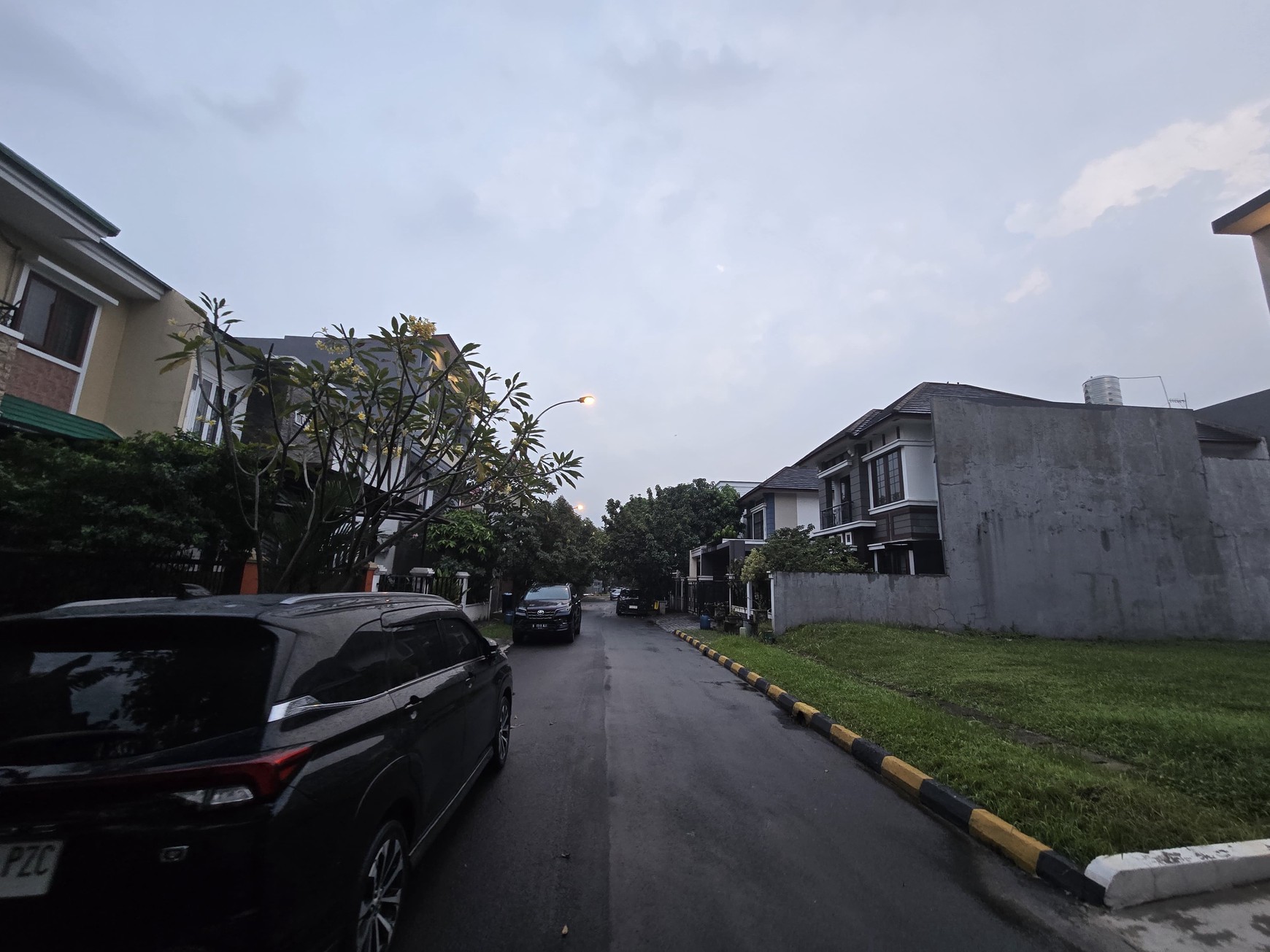 Rumah mewah Puspita Loka BSD City, ada kolam renang