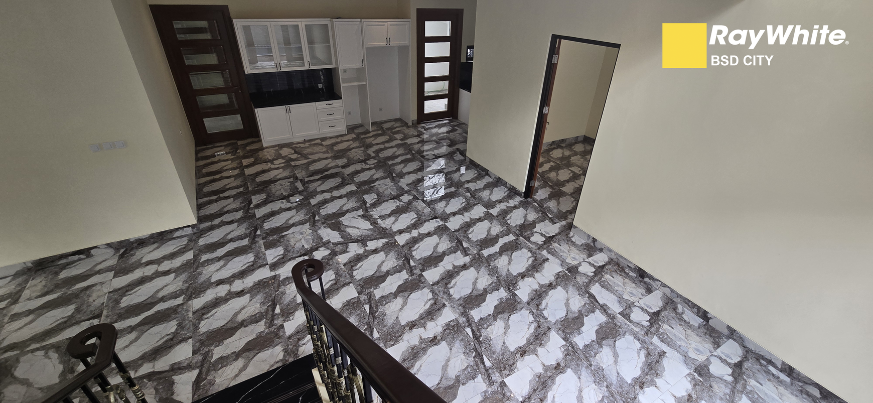 Rumah mewah Puspita Loka BSD City, ada kolam renang