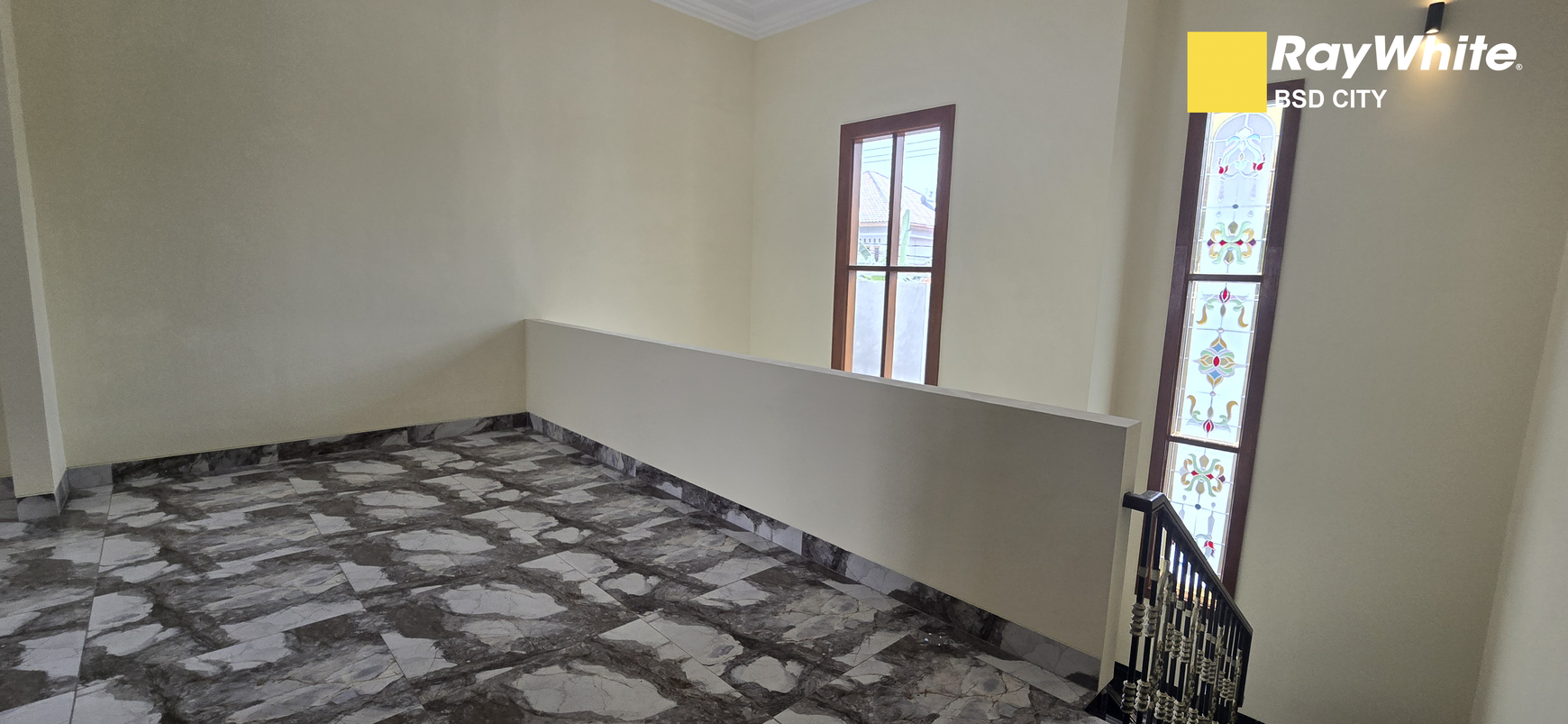Rumah mewah Puspita Loka BSD City, ada kolam renang