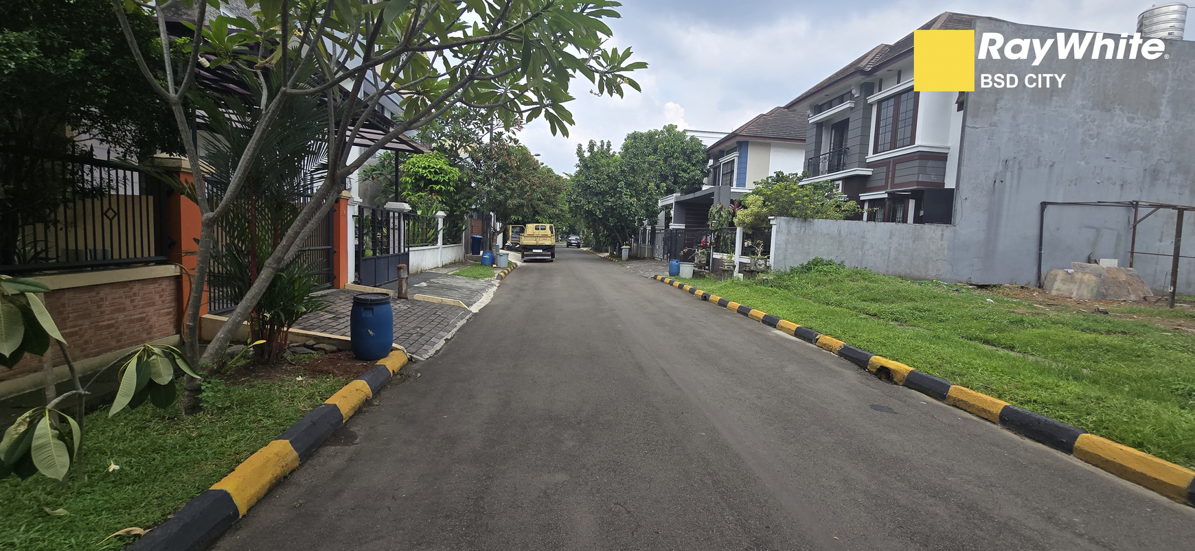 Rumah mewah Puspita Loka BSD City, ada kolam renang
