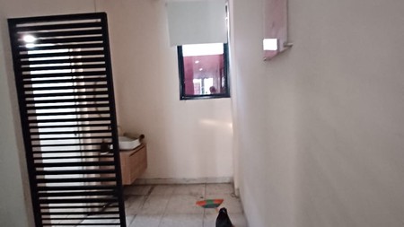 Di sewakan Ruko Modern 3 lantai lokasi di Jl Tebet Raya Tebet Timur Jakarta Selatan
