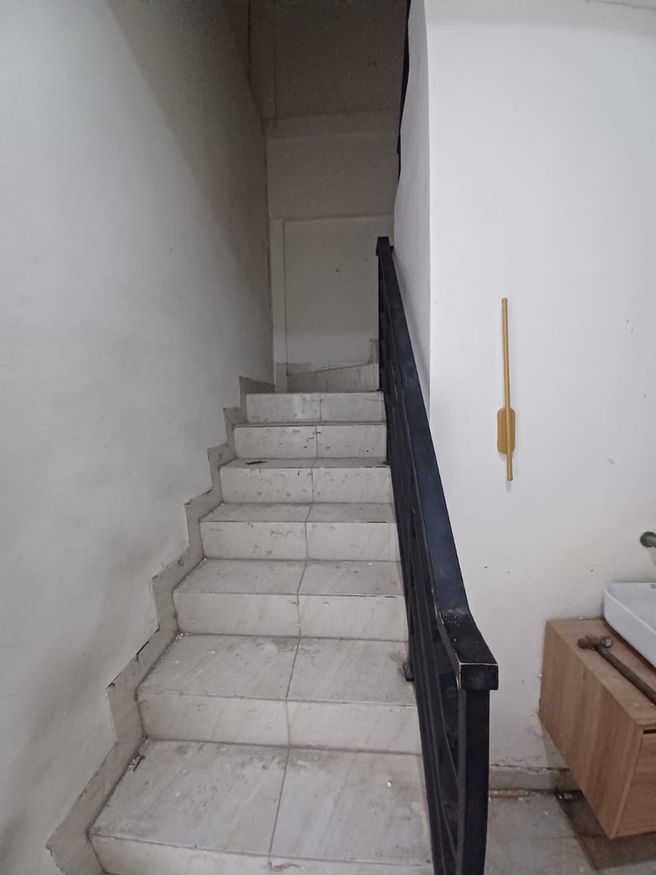 Di sewakan Ruko Modern 3 lantai lokasi di Jl Tebet Raya Tebet Timur Jakarta Selatan