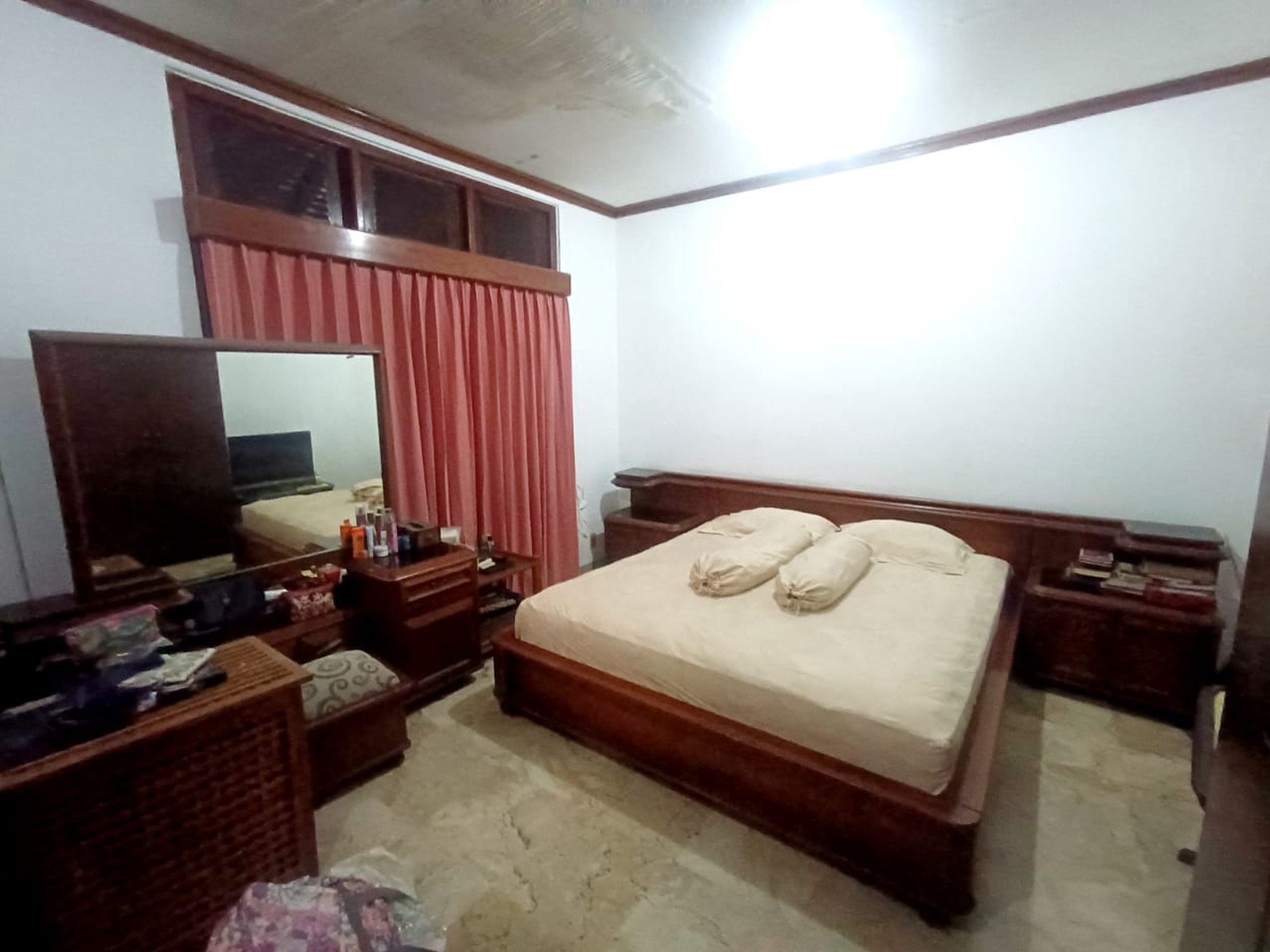 Dijual rumah di Jl Kartika Utama Pondok Indah, Jakarta Selatan