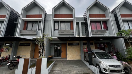 DiSewakan Rumah Modern Minimalis Cluster Bali Resort Tangerang Sepatan