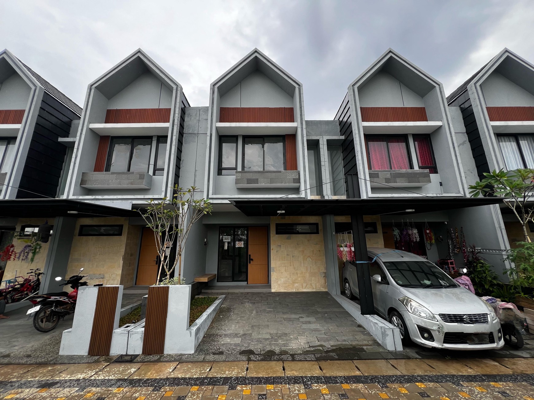 DiSewakan Rumah Modern Minimalis Cluster Bali Resort Tangerang Sepatan