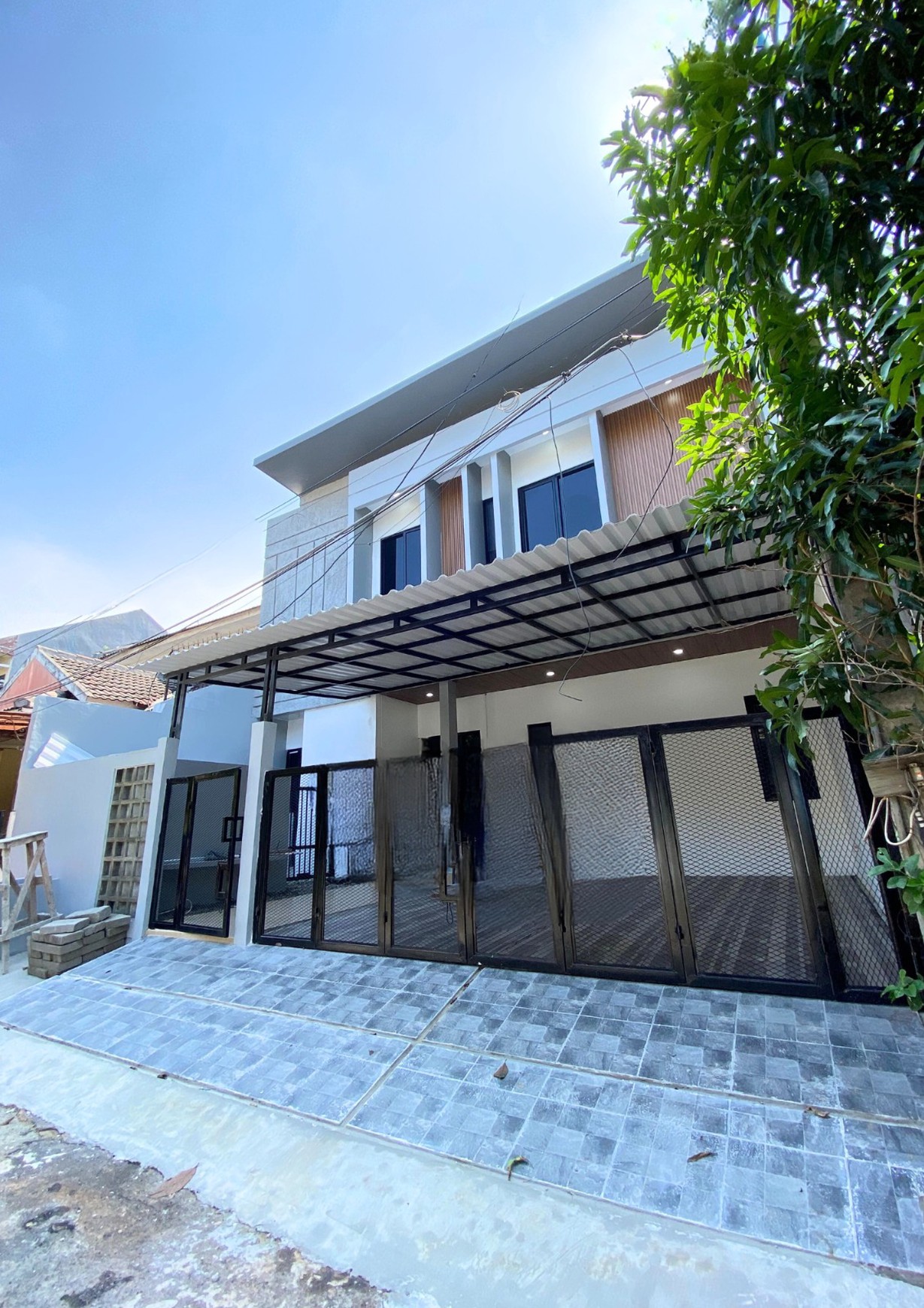 Rumah Brand New Siap Huni di Komplek Besar dan Strategis di Cinere