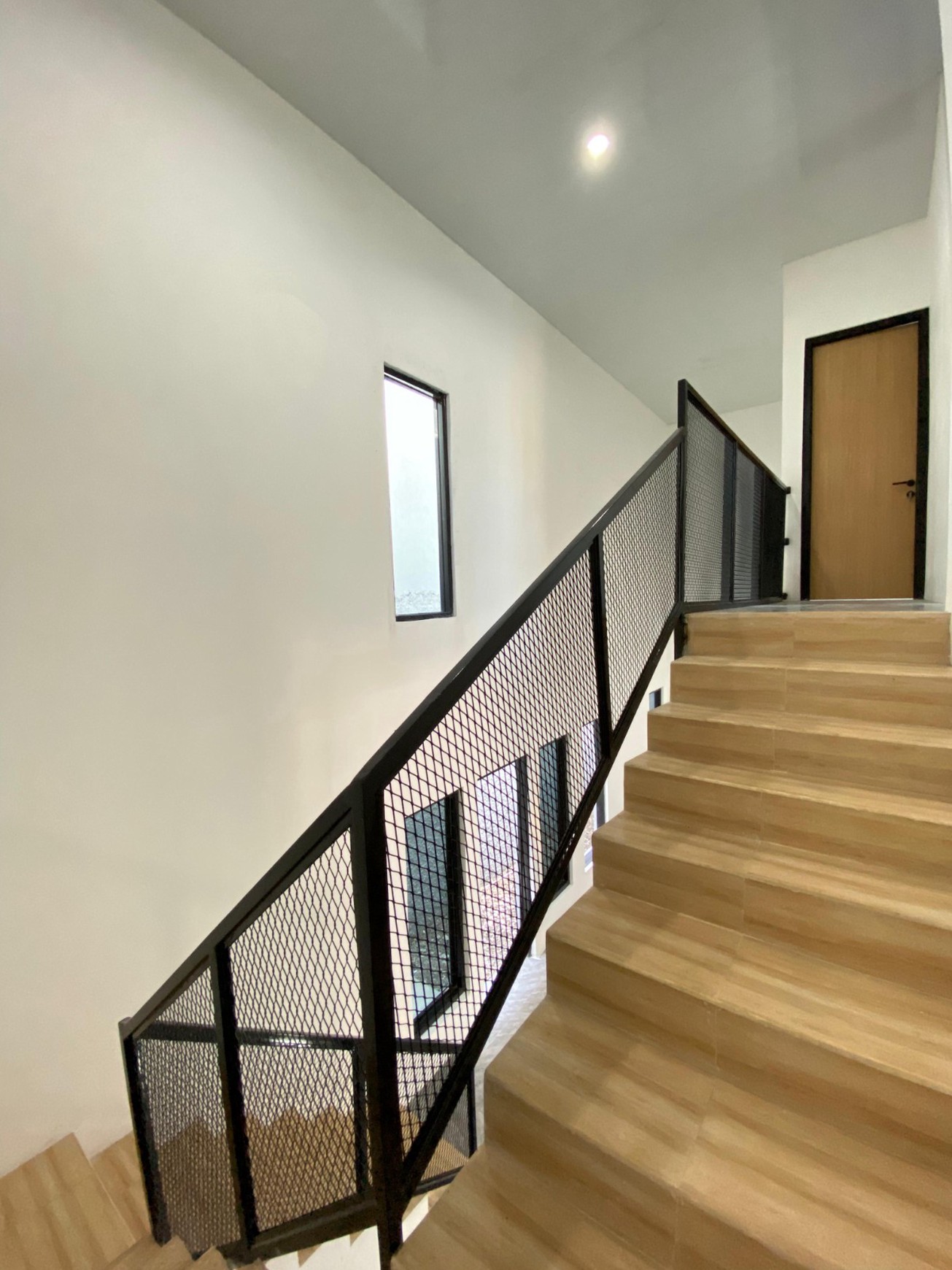 Rumah Brand New Siap Huni di Komplek Besar dan Strategis di Cinere