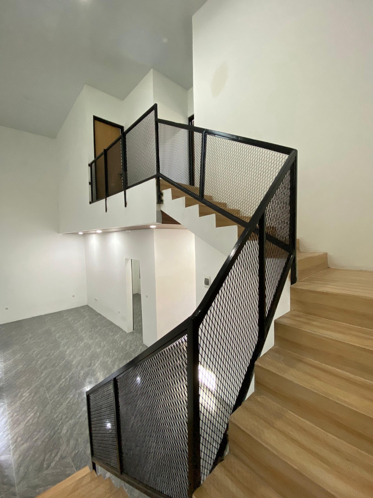 Rumah Brand New Siap Huni di Komplek Besar dan Strategis di Cinere