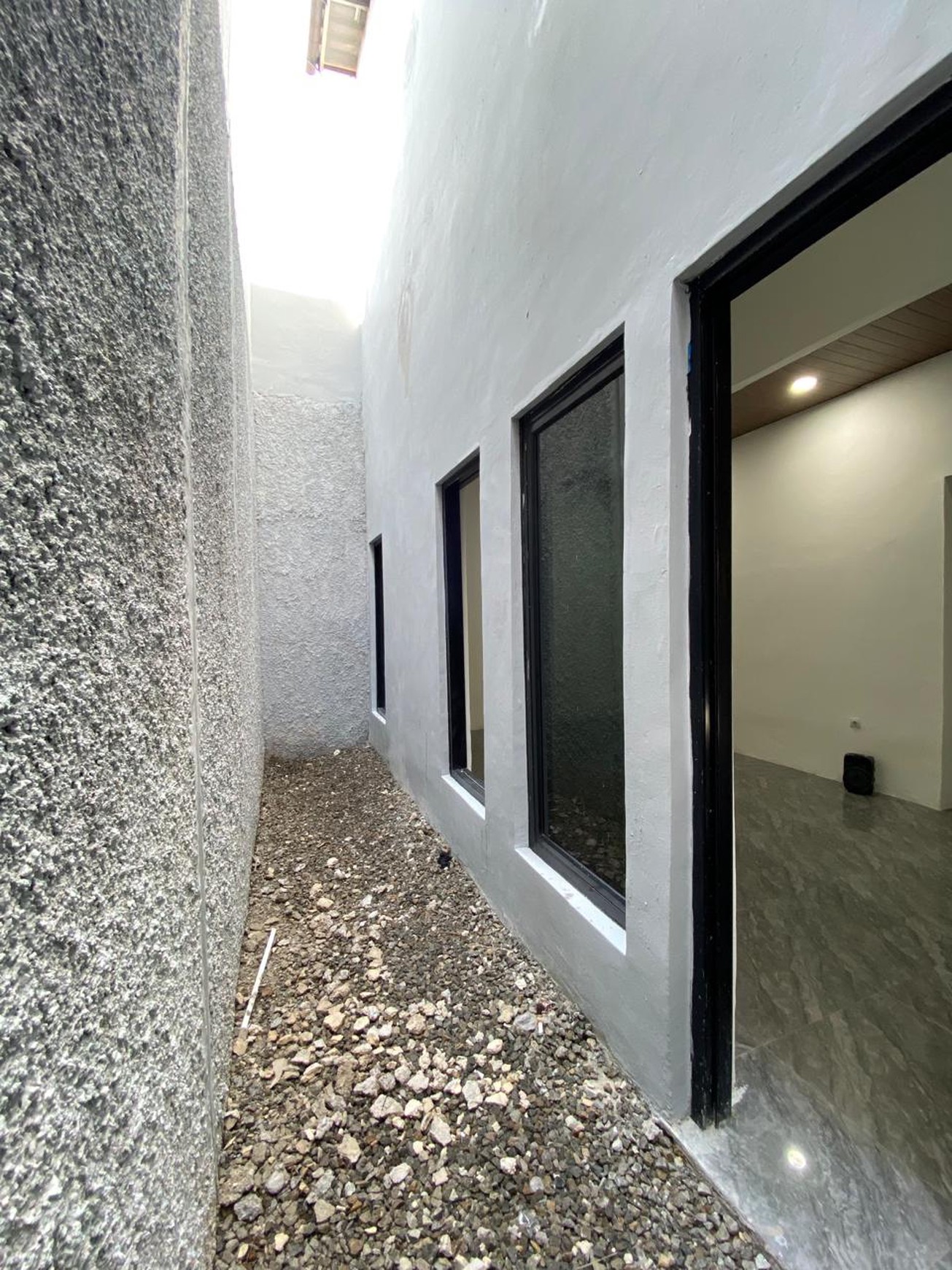 Rumah Brand New Siap Huni di Komplek Besar dan Strategis di Cinere