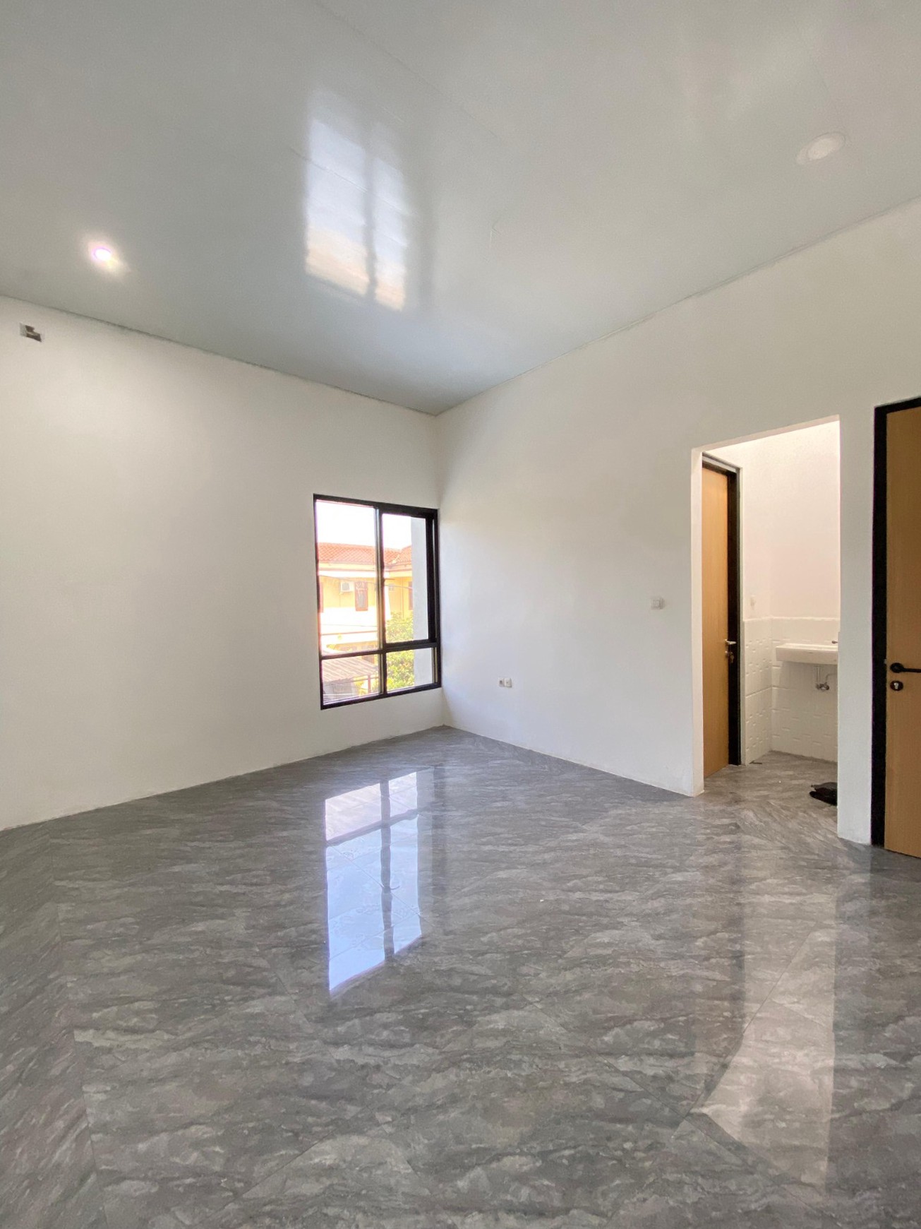 Rumah Brand New Siap Huni di Komplek Besar dan Strategis di Cinere