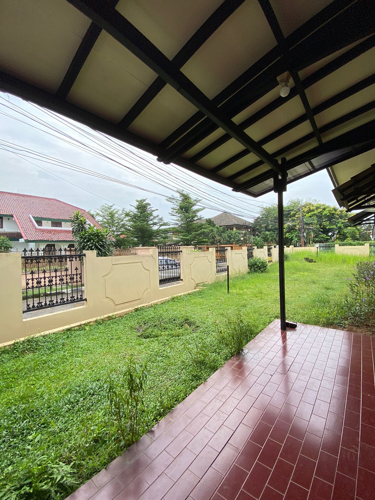 Rumah 1 Lantai Posisi Hook di Cinere - Luas Tanah 857 m2 Lokasi Strategis