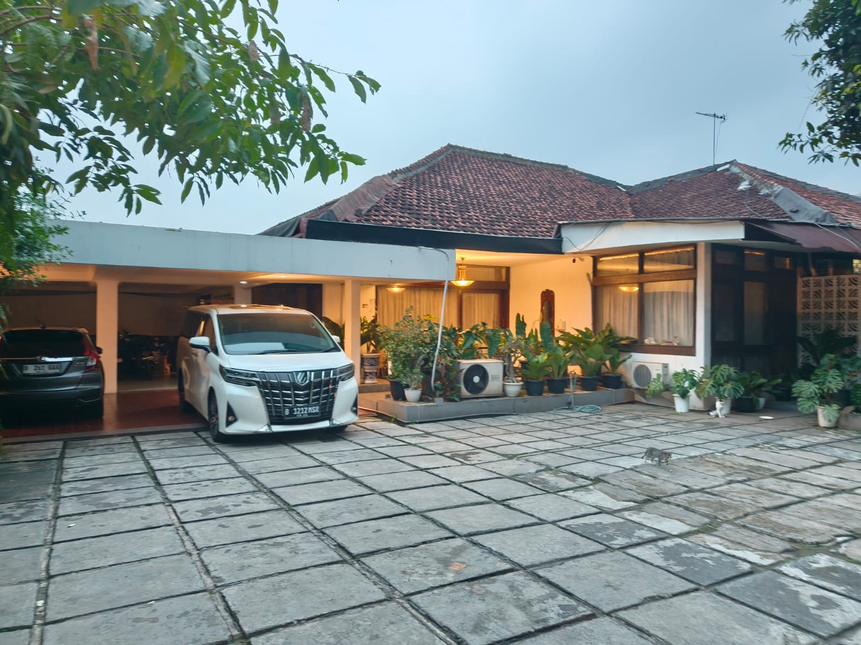 Di Jual Rumah Siap Huni di Jl Kemang Utara Jakarta Selatan.