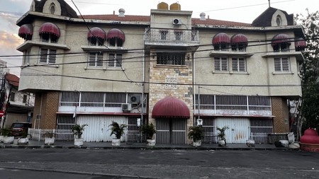 DIJUAL/DISEWAKAN Rumah Usaha di jl. Slompretan