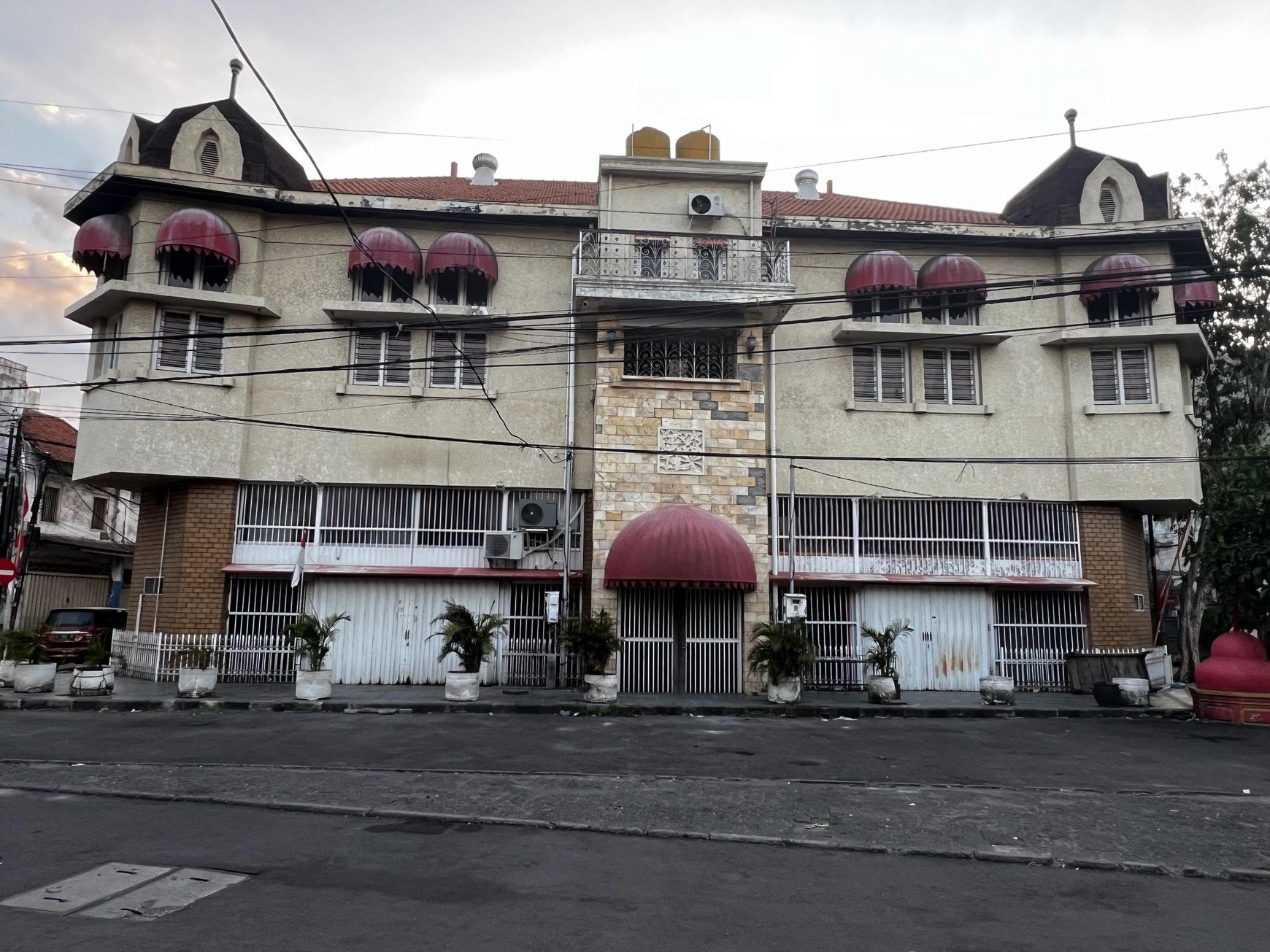 DIJUAL/DISEWAKAN Rumah Usaha di jl. Slompretan