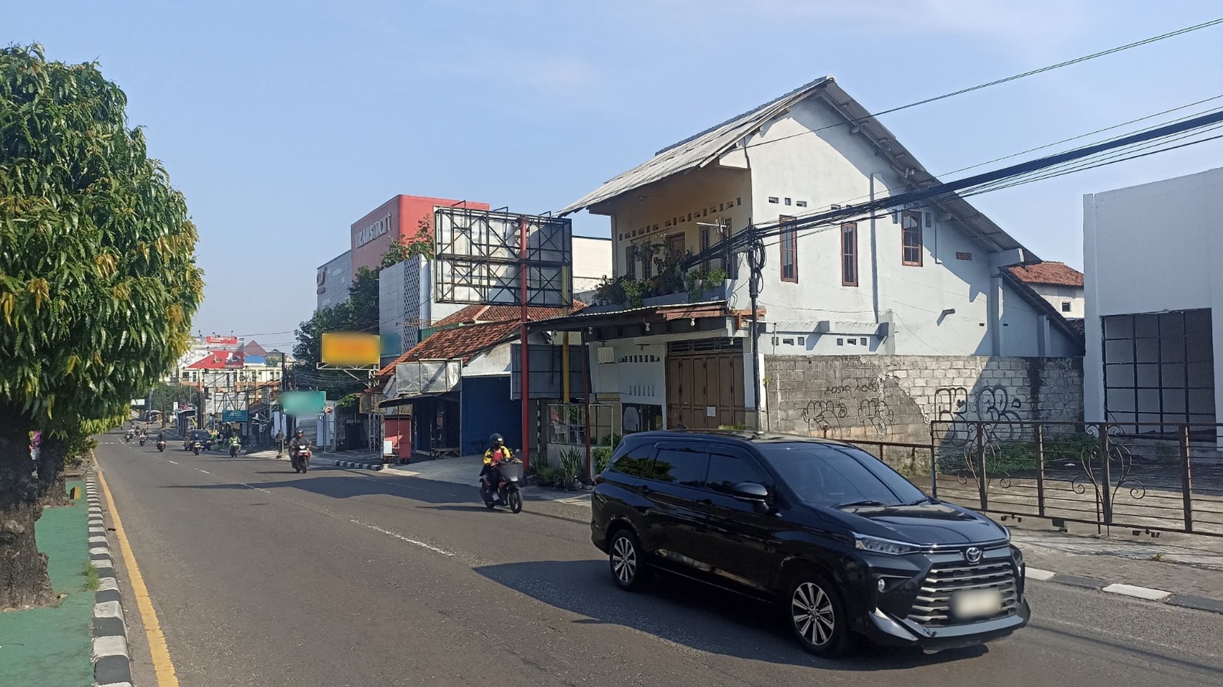 Tanah / Ruang Usaha Strategis Di Jalan Laksda Adisucipto Dekat Hyarta dan Transmart Maguwo Depok Sleman