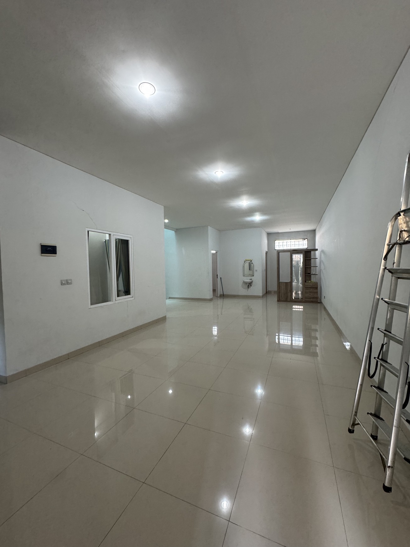 Dijual Rumah Bagus 2 Lantai di Sayap Riau, Bandung Kota