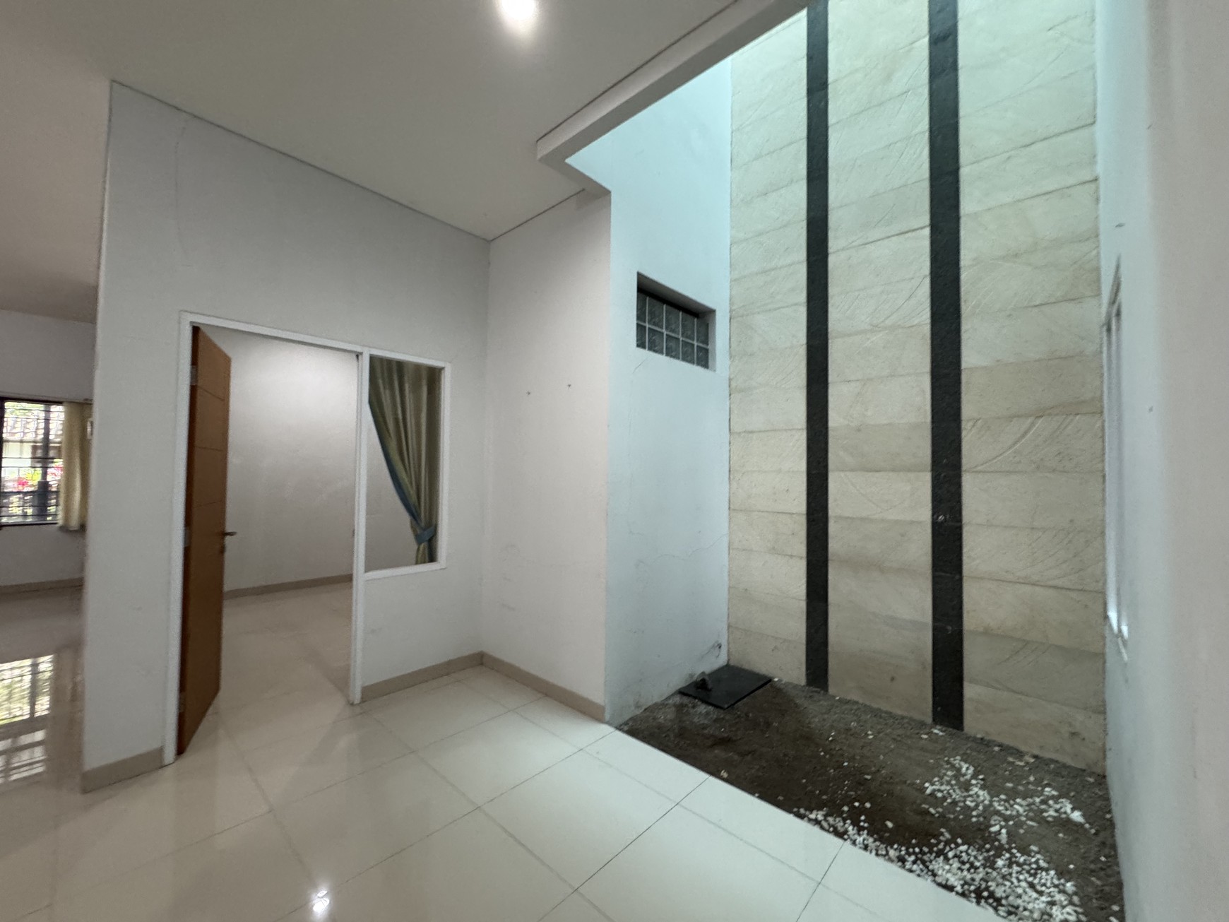 Dijual Rumah Bagus 2 Lantai di Sayap Riau, Bandung Kota