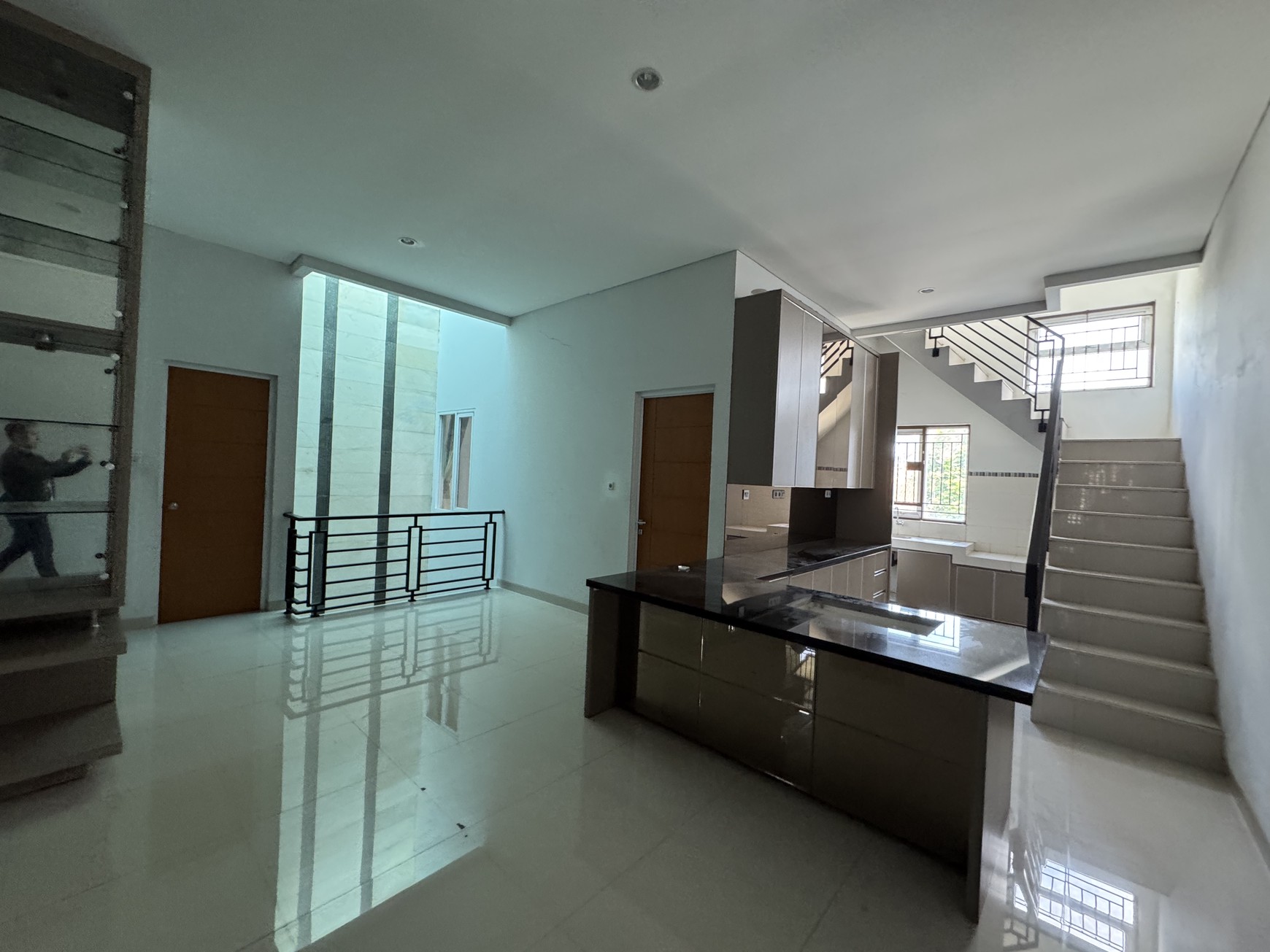 Dijual Rumah Bagus 2 Lantai di Sayap Riau, Bandung Kota