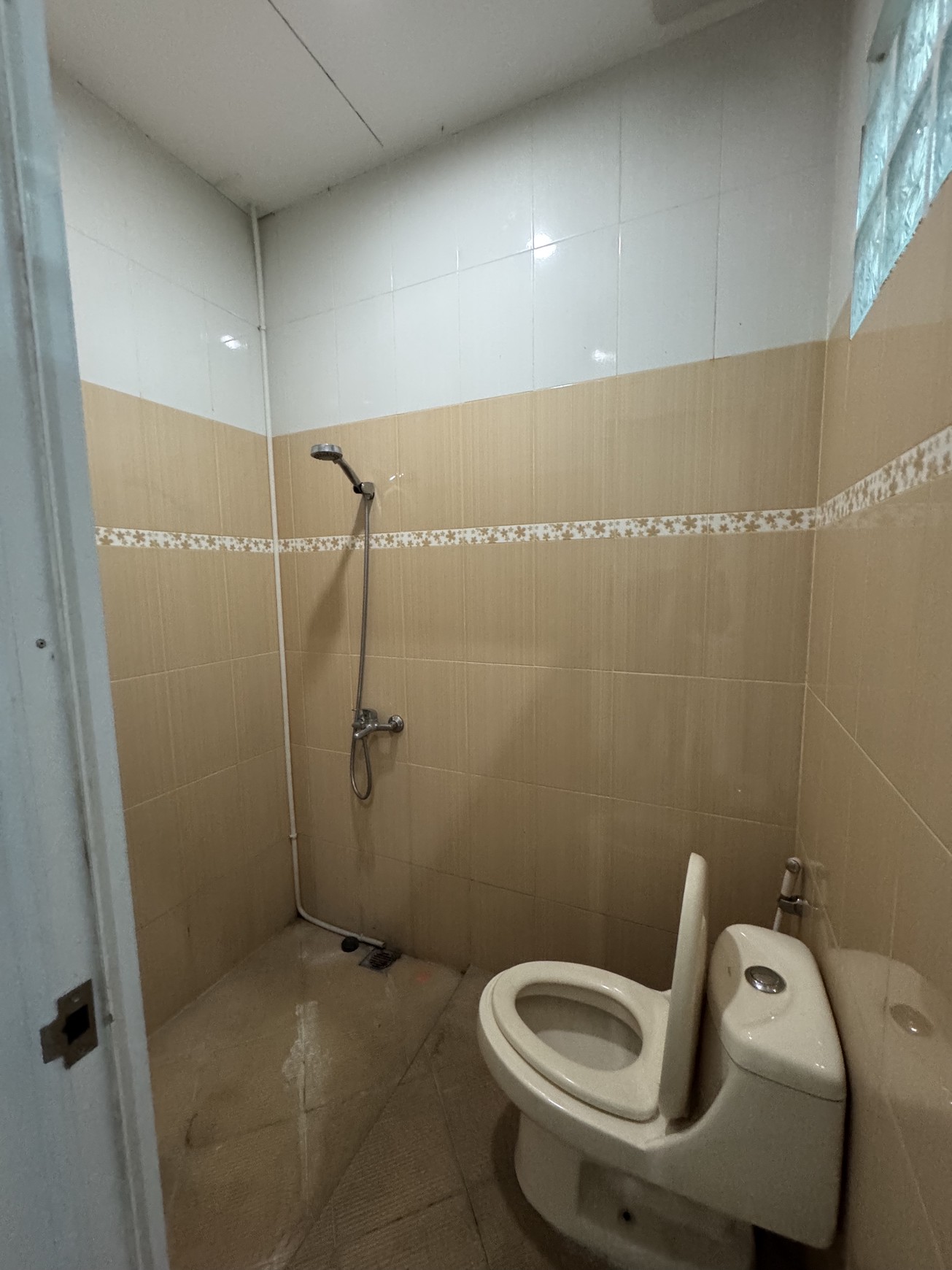 Dijual Rumah Bagus 2 Lantai di Sayap Riau, Bandung Kota