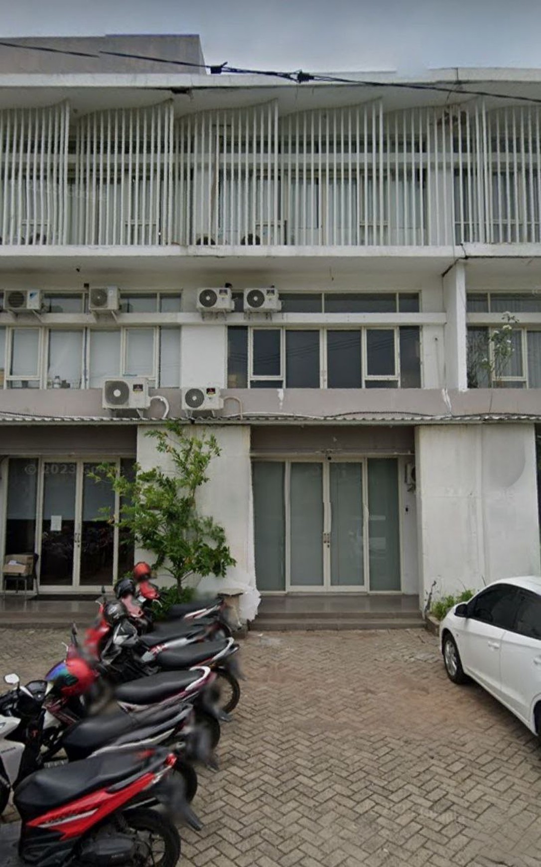 Dijual Ruko 3 Lantai Dian Istana Wiyung Praja Indah, Surabaya