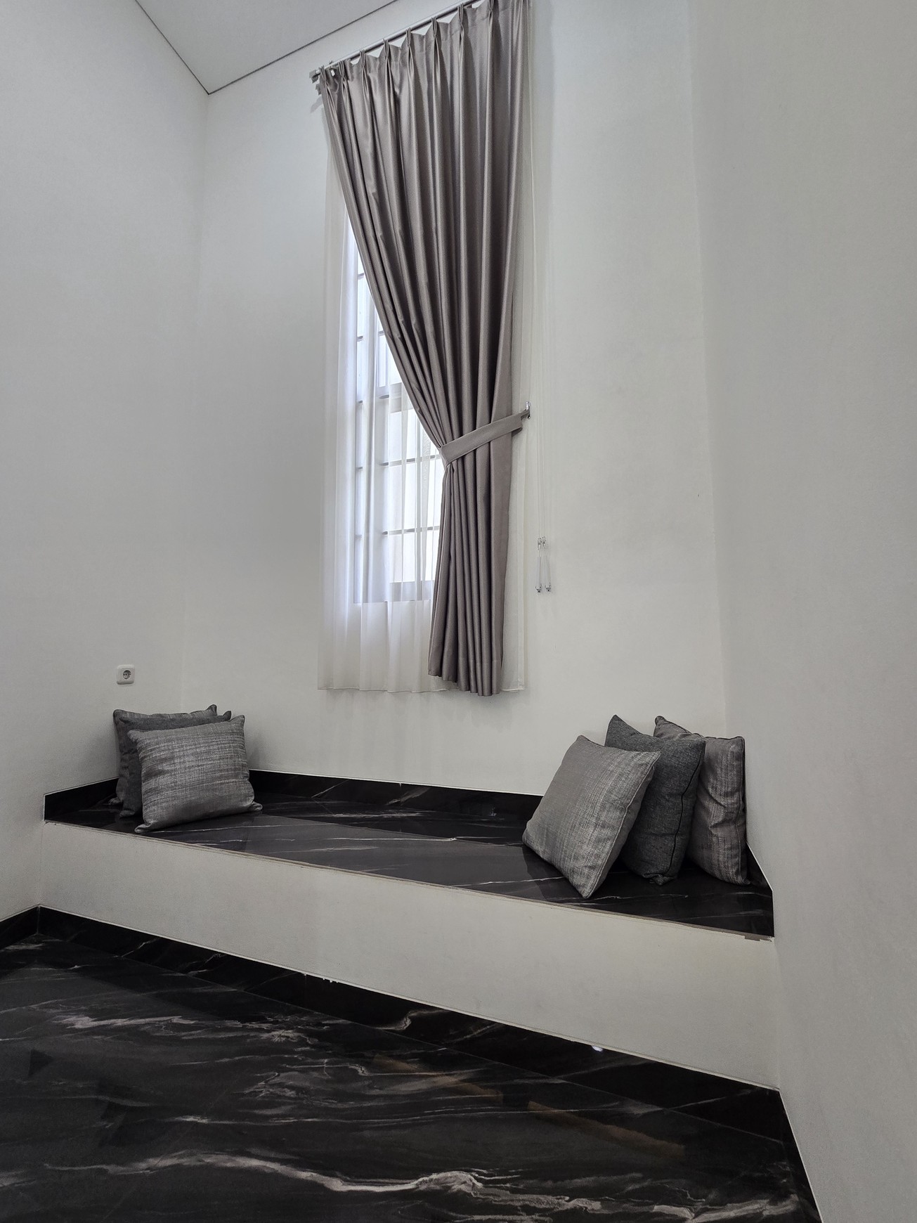 Dijual Rumah Mewah siap huni di kawasan Puspita Loka BSD