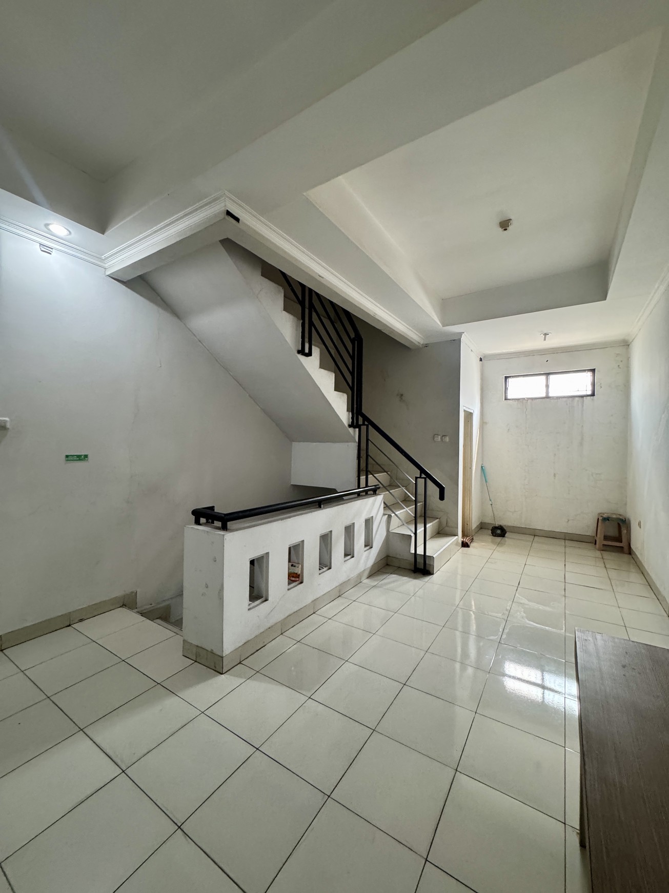 Dijual Ruko gandeng 3 di Tanjung Duren, Jakarta Barat