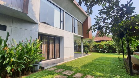 TURUN HARGA Rumah Cantik Kokoh 2 Lantai di Cibubur 