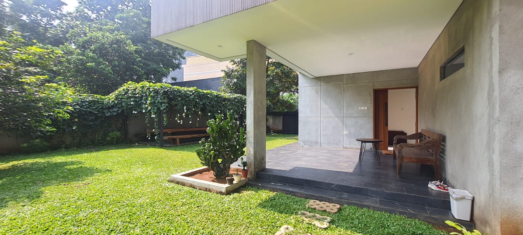 TURUN HARGA Rumah Cantik Kokoh 2 Lantai di Cibubur 