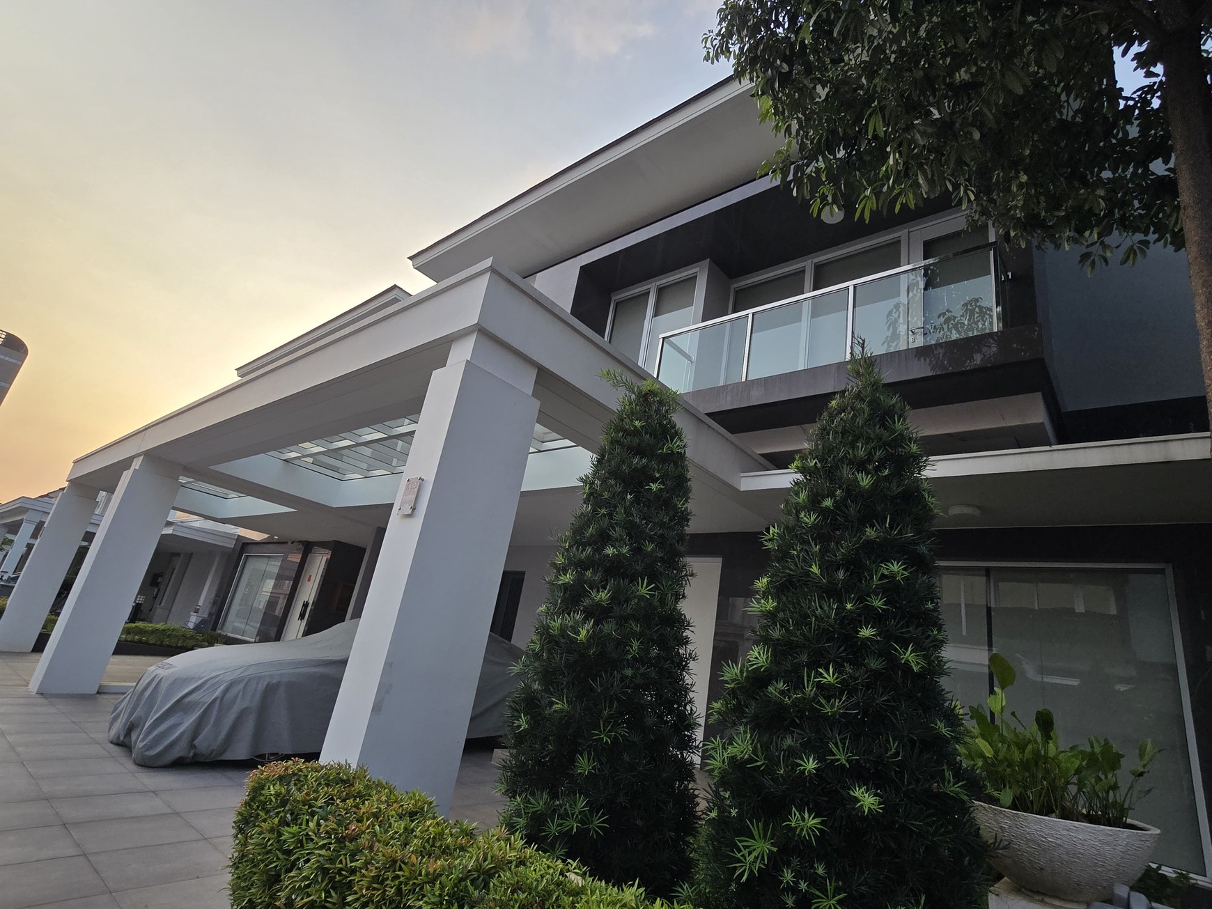 RUMAH MEWAH MEMPESONA DI PASADENA GRAND RESIDENCE GADING SERPONG