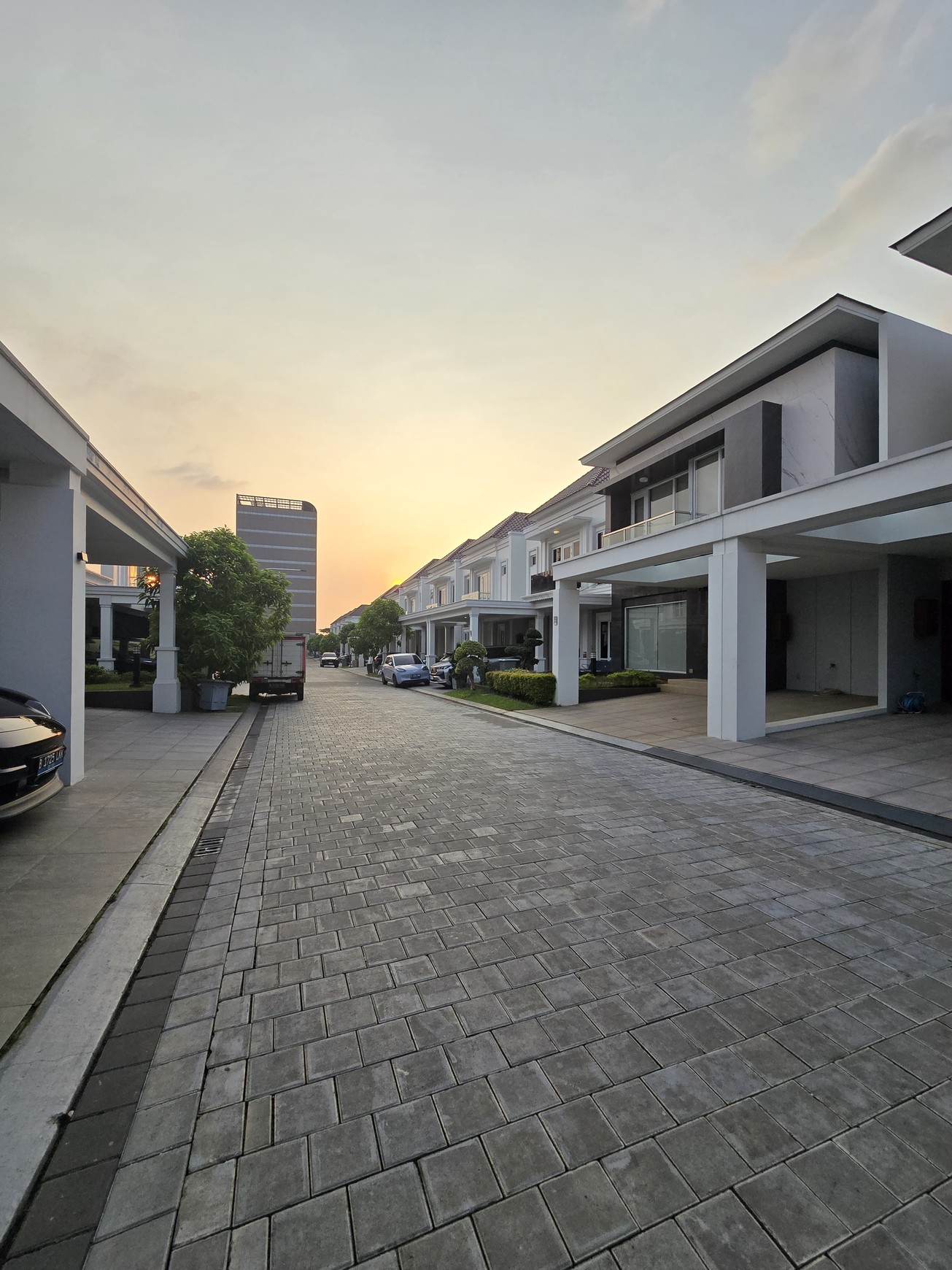 RUMAH MEWAH MEMPESONA DI PASADENA GRAND RESIDENCE GADING SERPONG