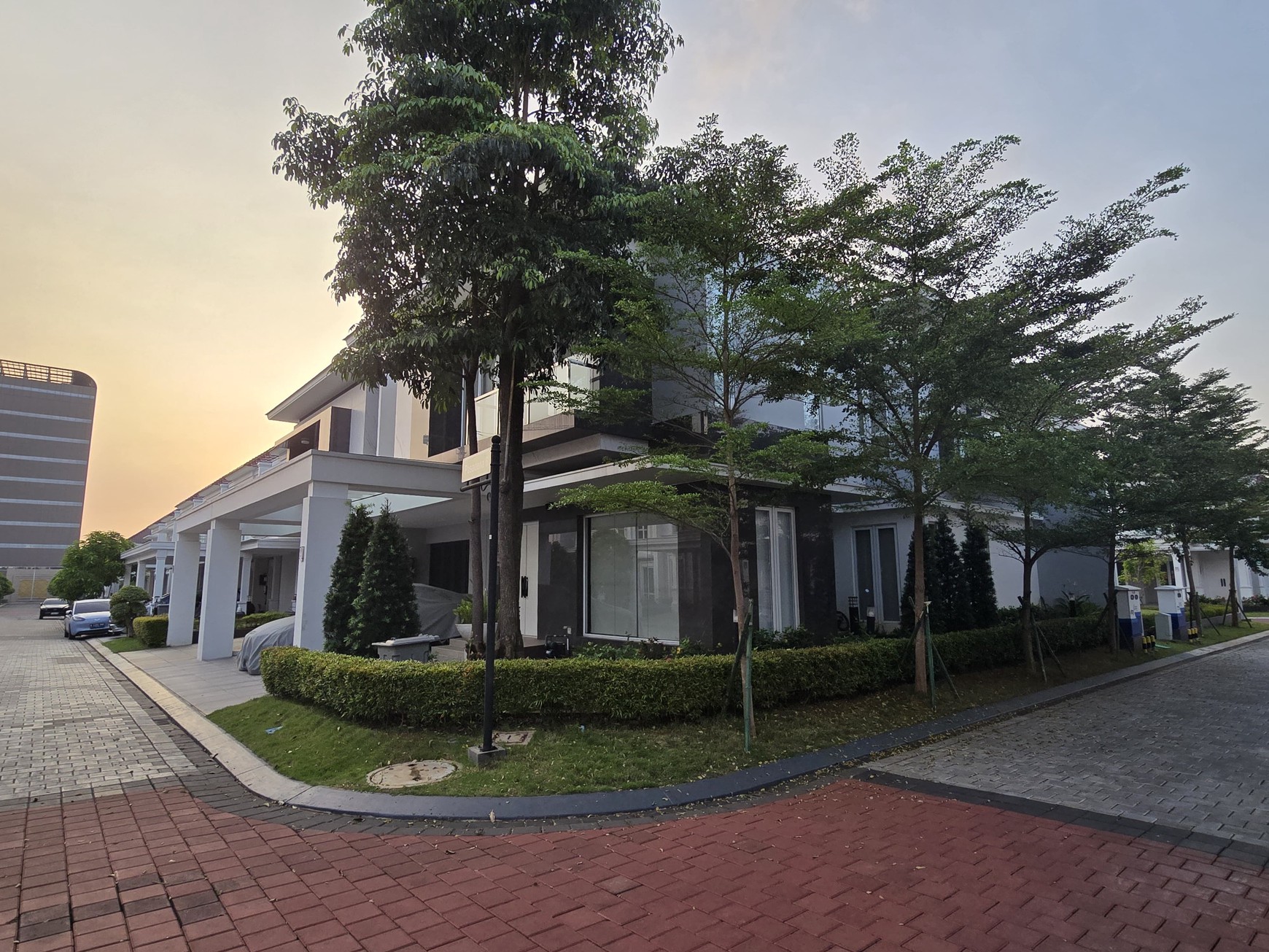 RUMAH MEWAH MEMPESONA DI PASADENA GRAND RESIDENCE GADING SERPONG