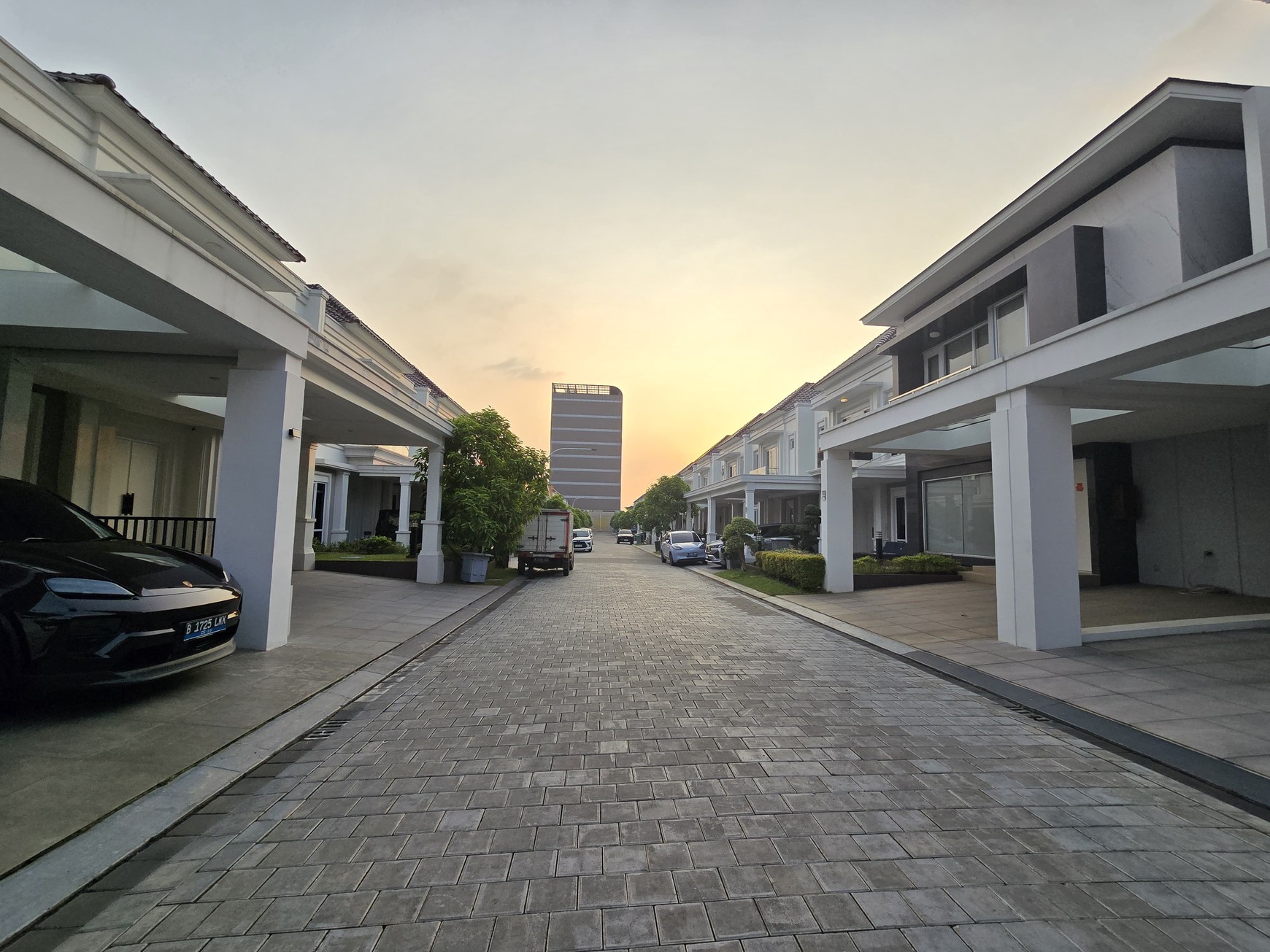 RUMAH MEWAH MEMPESONA DI PASADENA GRAND RESIDENCE GADING SERPONG