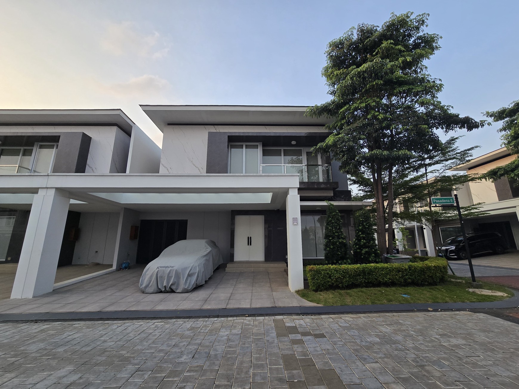 RUMAH MEWAH MEMPESONA DI PASADENA GRAND RESIDENCE GADING SERPONG
