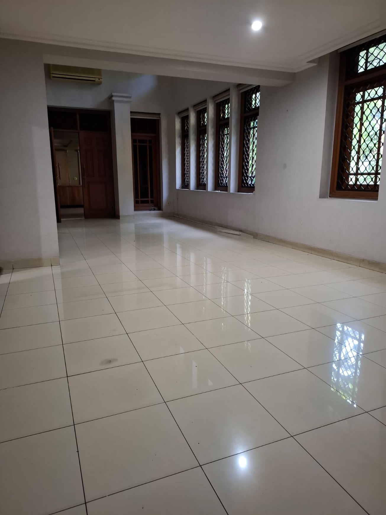 Disewa rumah siap huni untuk kantor lokasi di Jl panglima polim  Kebayoran baru Jakarta Selatan