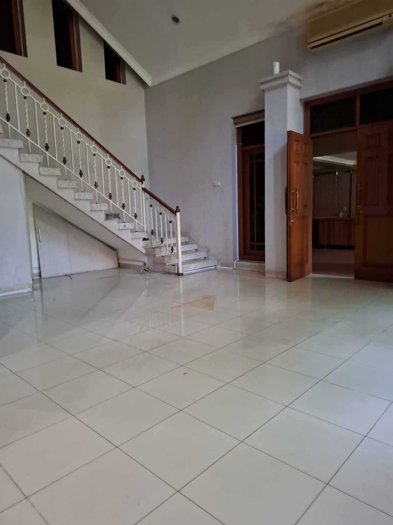 Disewa rumah siap huni untuk kantor lokasi di Jl panglima polim  Kebayoran baru Jakarta Selatan