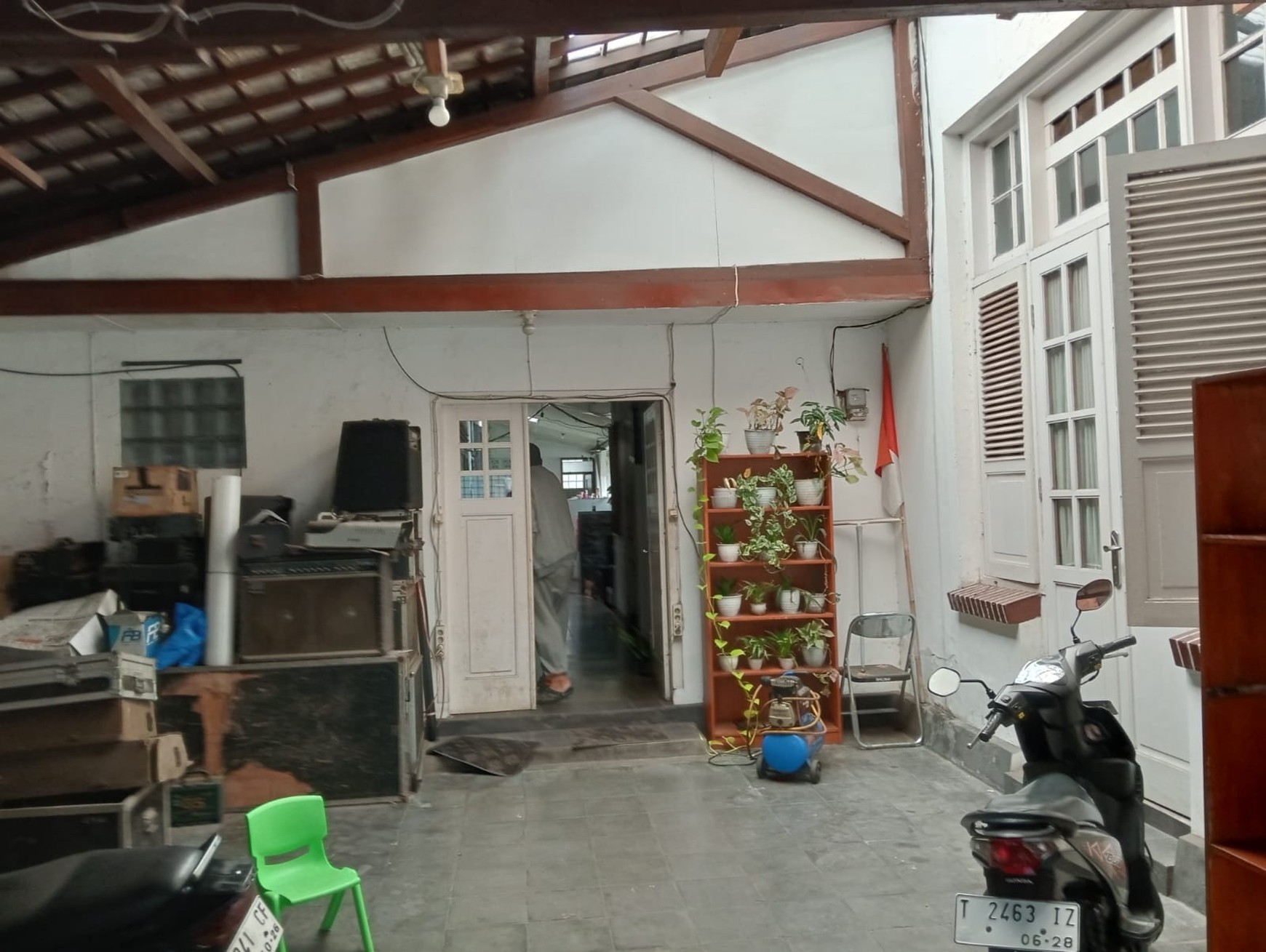 Rumah Strategis 2 Lantai Area Riau Anggrek cocok untuk berbagai bisnis Kec Sumur Bandung