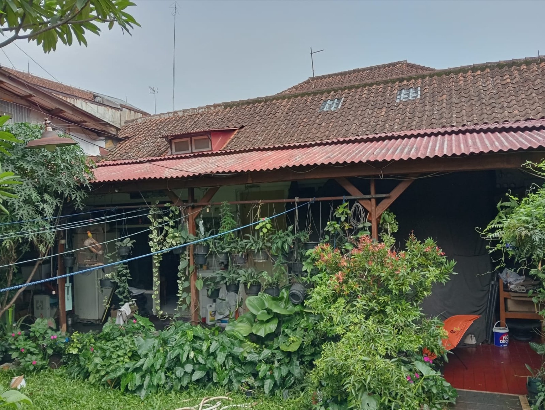 Rumah Strategis 2 Lantai Area Riau Anggrek cocok untuk berbagai bisnis Kec Sumur Bandung