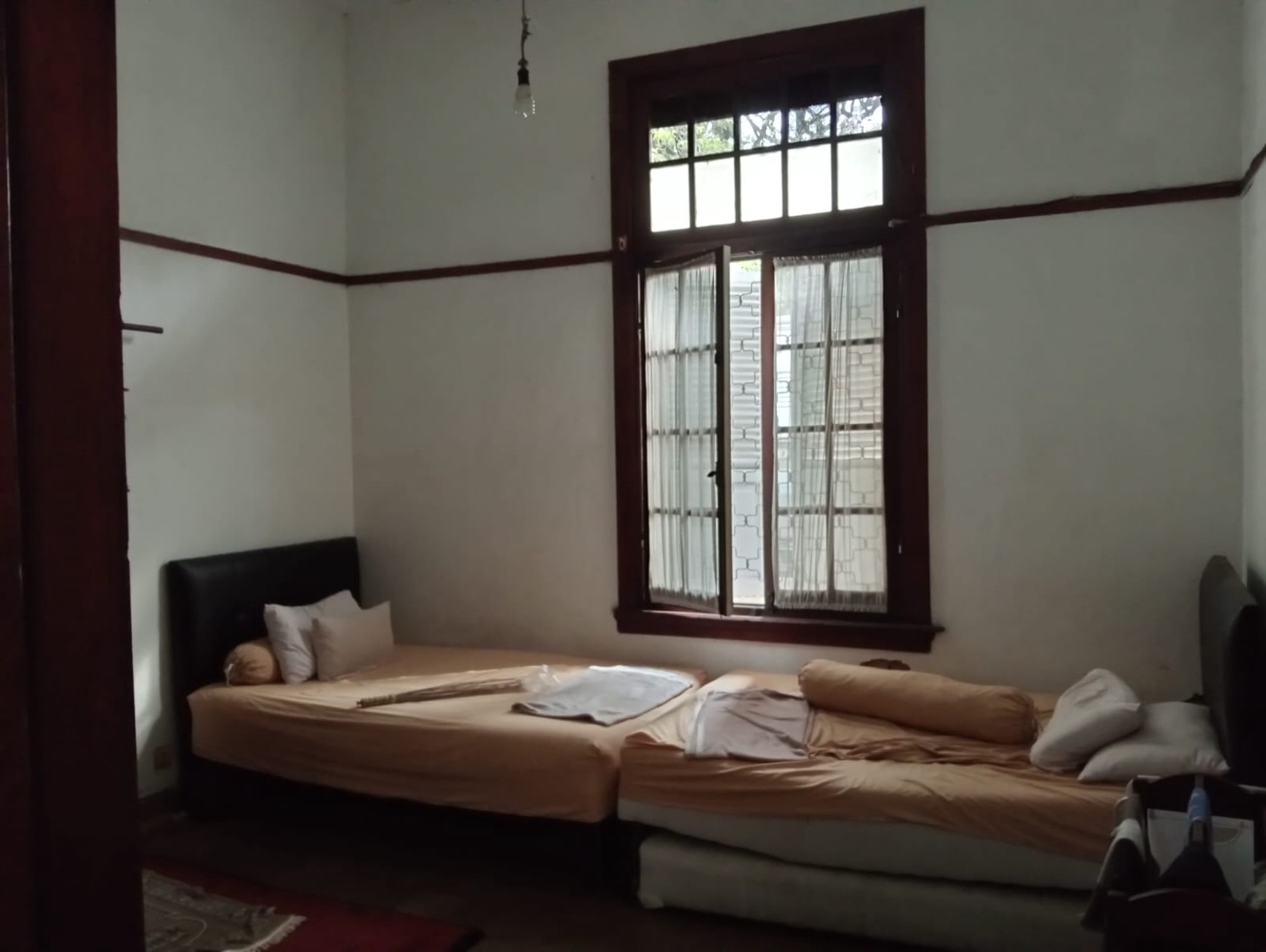 Rumah Strategis 2 Lantai Area Riau Anggrek cocok untuk berbagai bisnis Kec Sumur Bandung