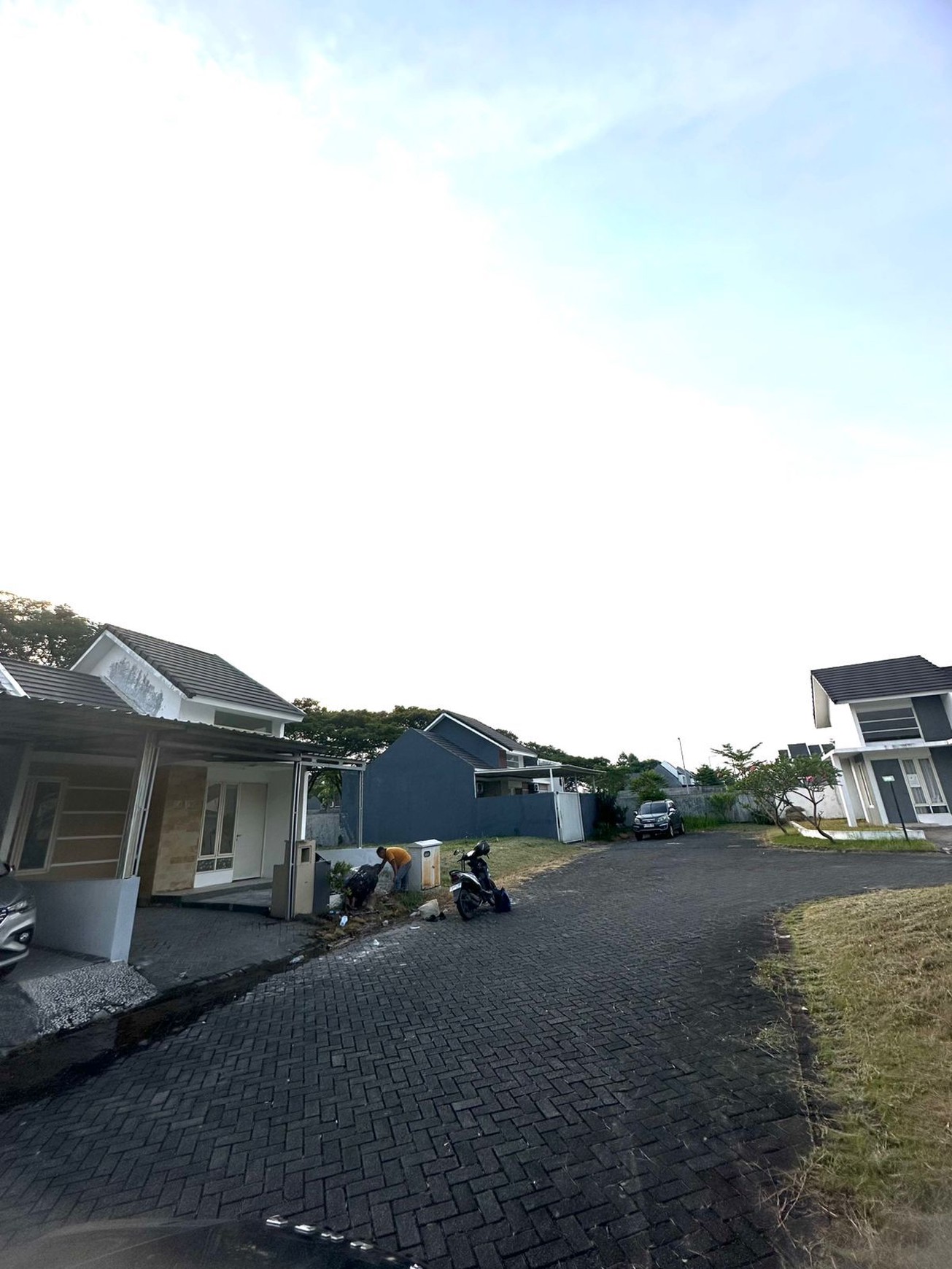 1926 DIJUAL RUGI Rumah Grand Sunrise Menganti Gresik