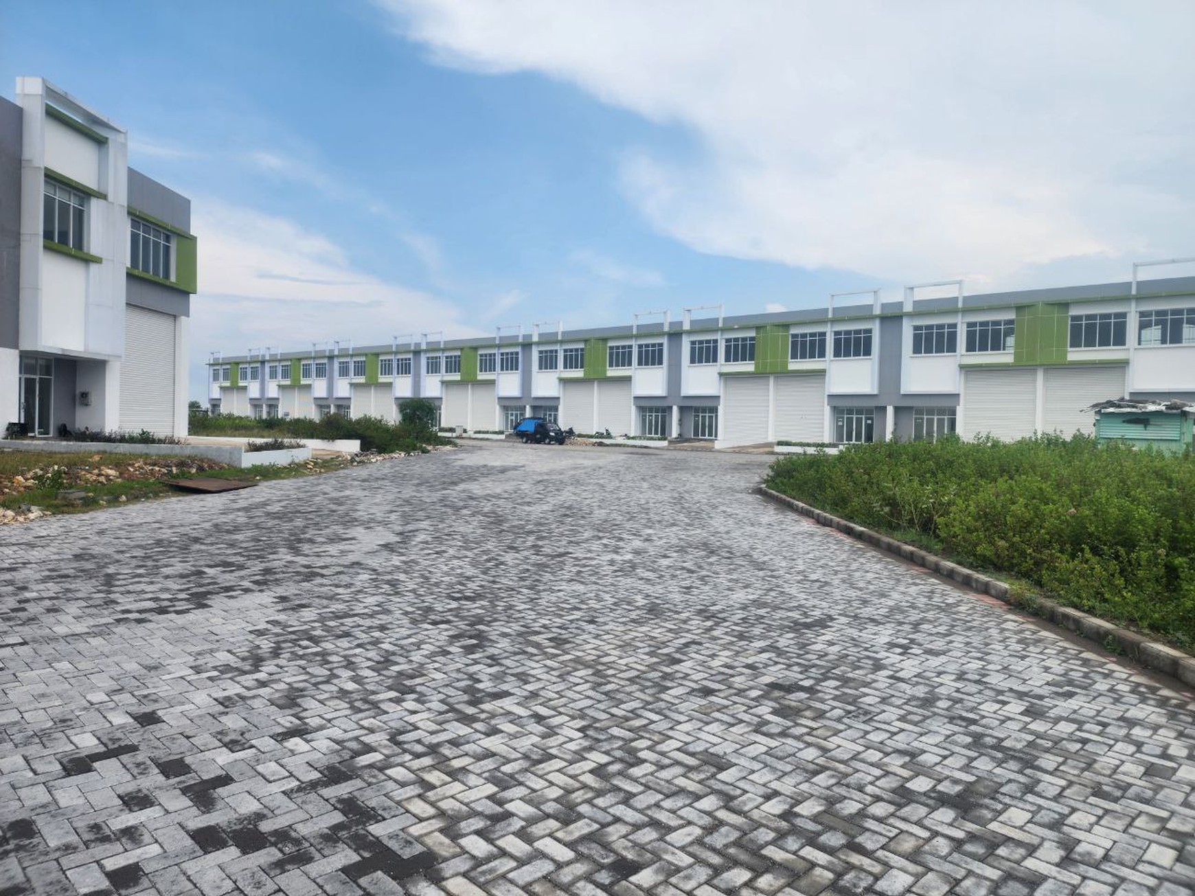 Dijual Gudang dan Kantor di AKR Grand Estate Marina, ELP JIIPE, Manyar, Gresik