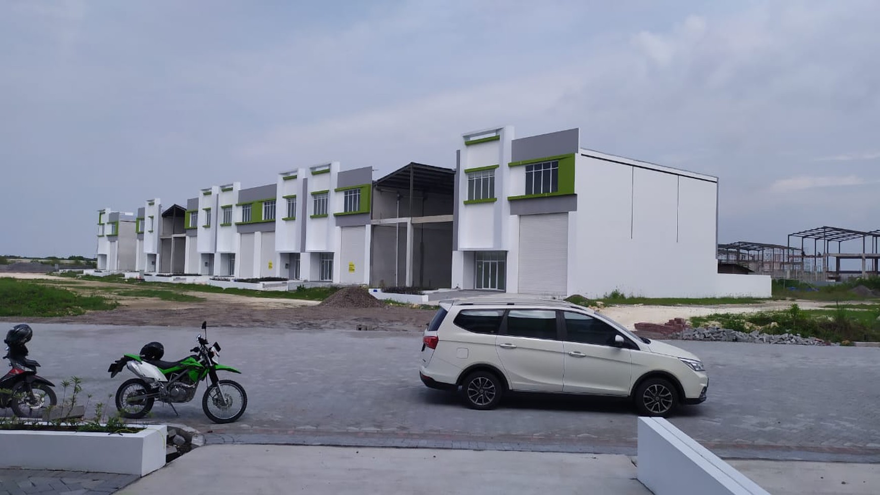 Dijual Gudang dan Kantor di AKR Grand Estate Marina, ELP JIIPE, Manyar, Gresik
