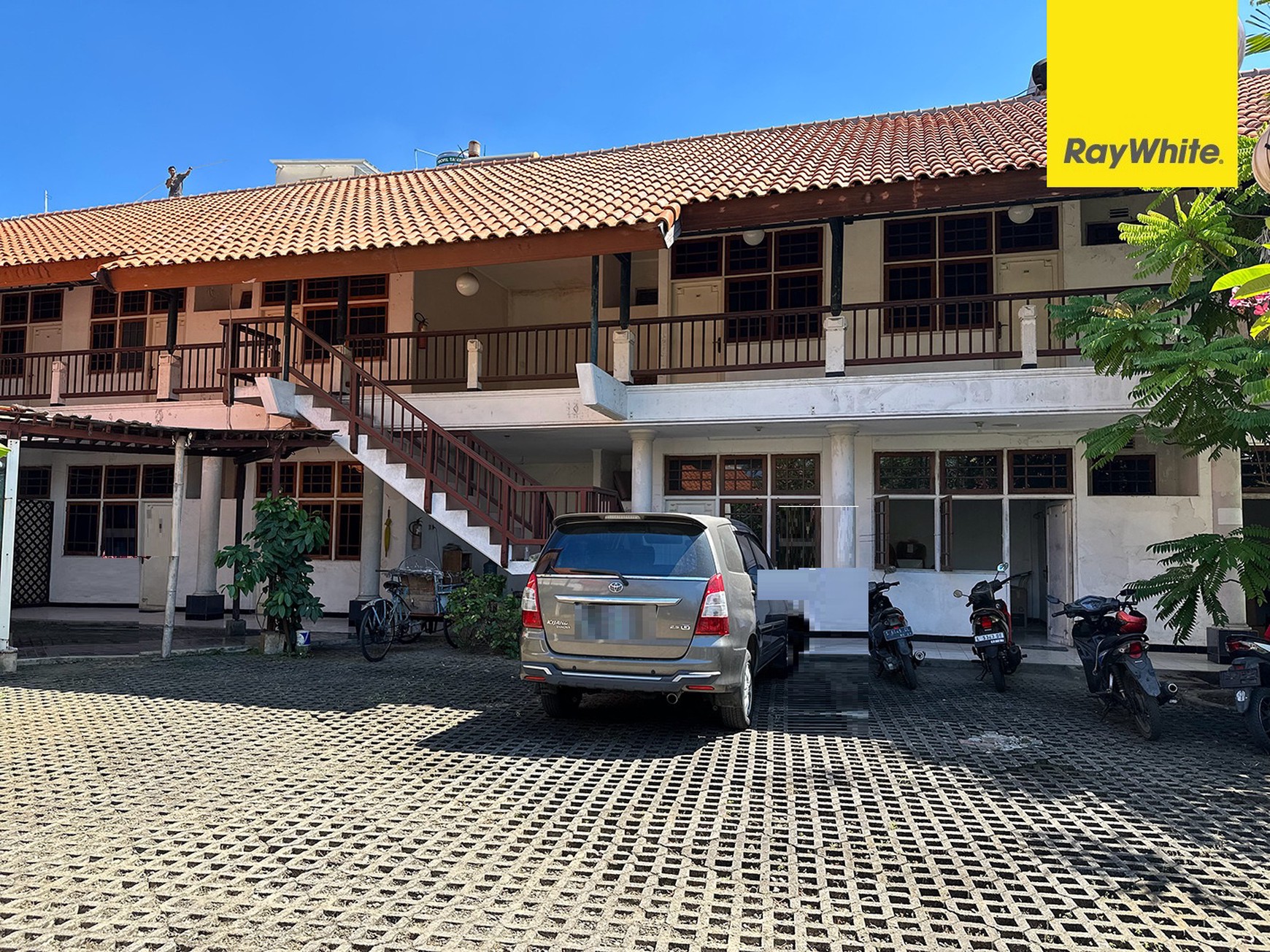 Dijual Rumah 2 lantai di Jemursari Selatan Surabaya